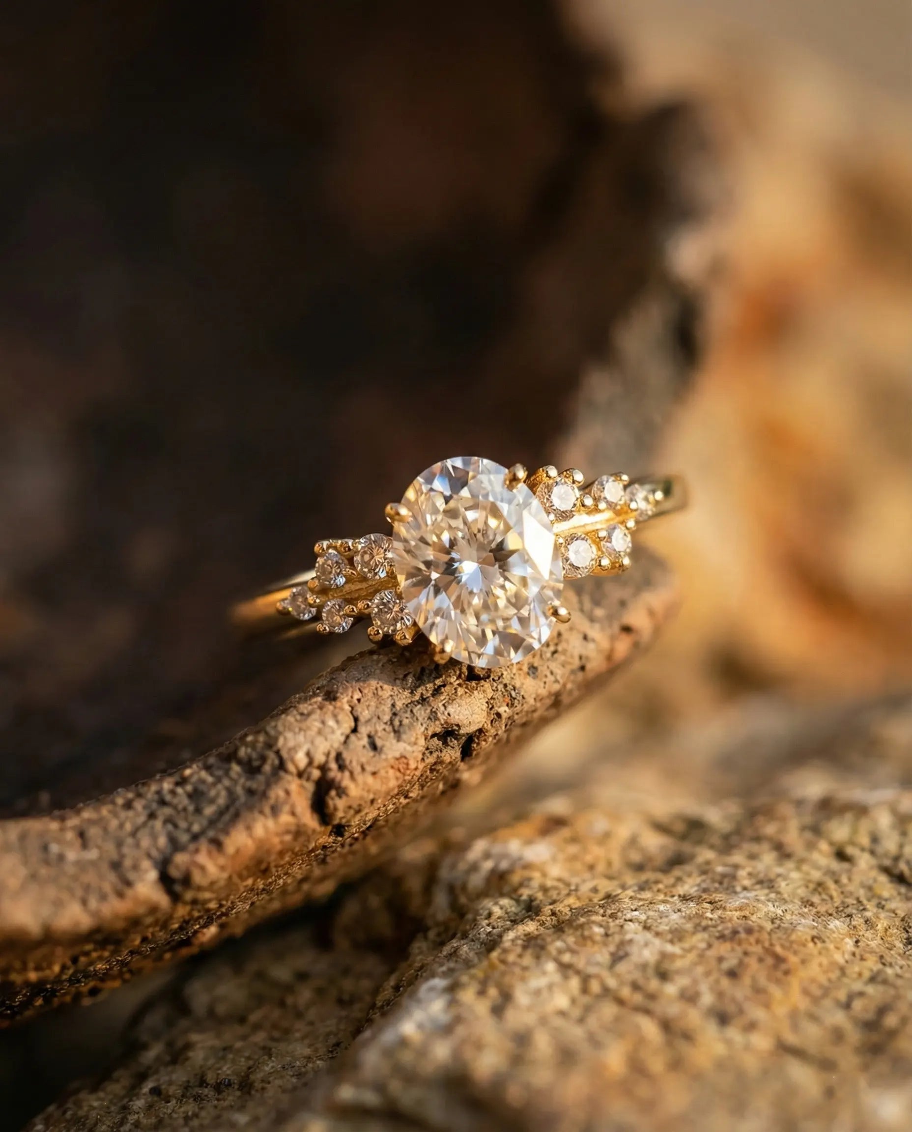 timeless-celestial-aesthetic-ring-modern-design, 18k-gold-finish-detail-scarlet-ring, gift-ideas-for-women-romantic-jewelry, luxury-boutique-jewelry-netherlands, artistic-jewelry-flatlay-photography