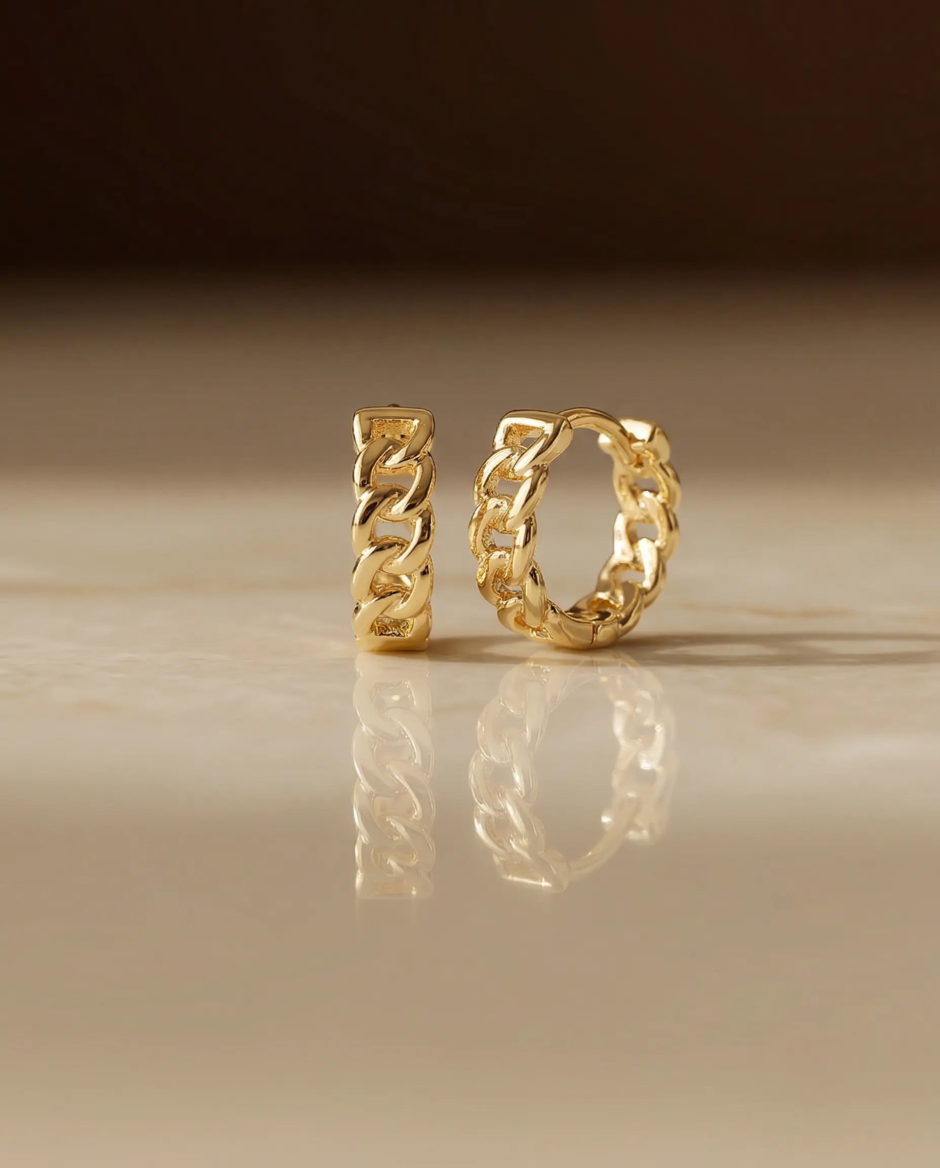 alyssa-hoop-earrings-gold-silver-waterproof, 18k-gold-plated-earrings-luxury, tarnish-resistant-hoops-senya, sustainable-jewelry-europe, everyday-luxury-earrings-gold, waterproof-jewelry-for-beach, minimalist-gold-hoops-premium, high-quality-pvd-coating-earrings