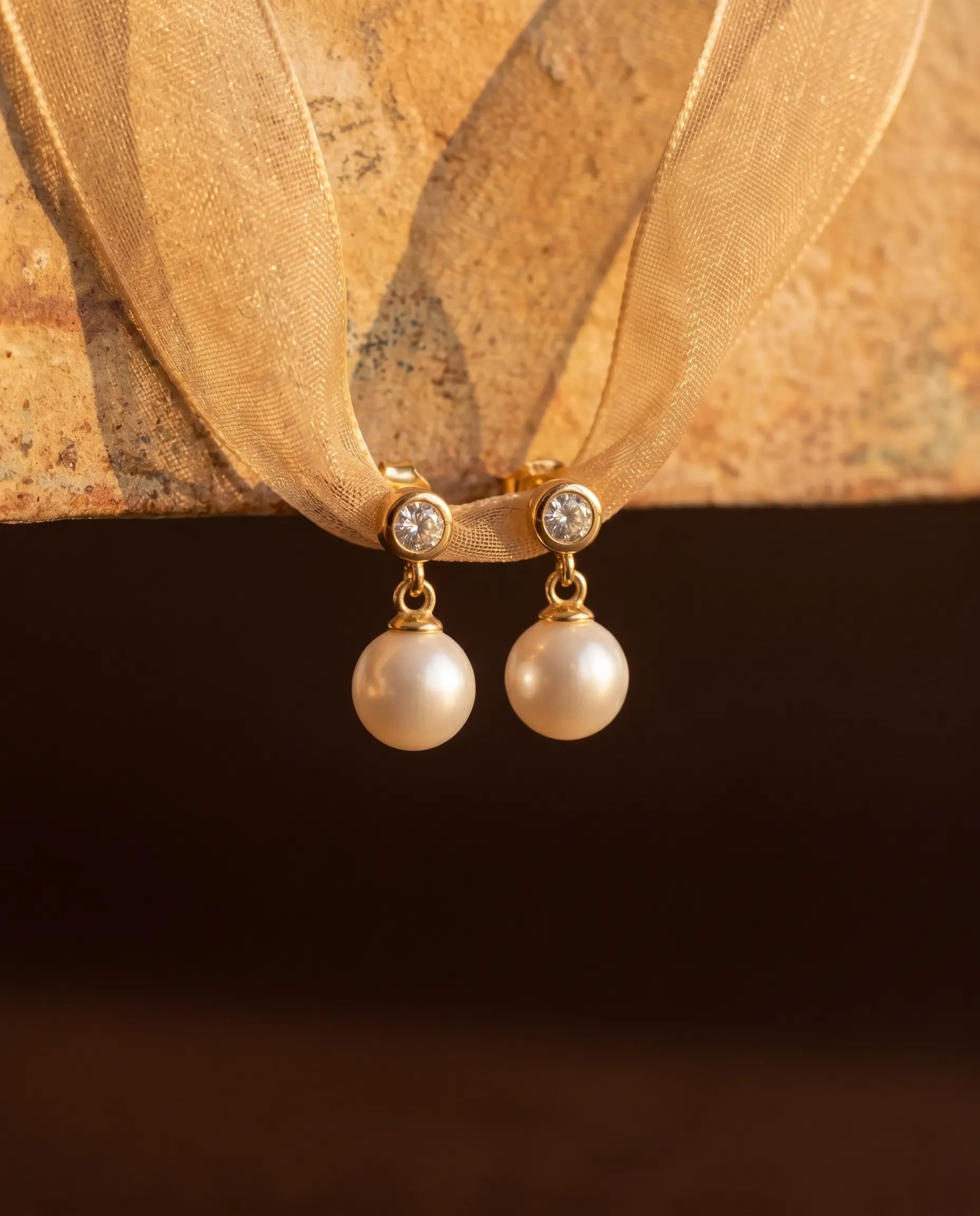 anti-tarnish-925-silver-romy-earrings-detail, radiant-polished-solitaire-shimmer-jewelry, jewelry-for-sensitive-ears-sterling-silver, upscale-jewelry-brand-denmark, modern-classic-pave-design