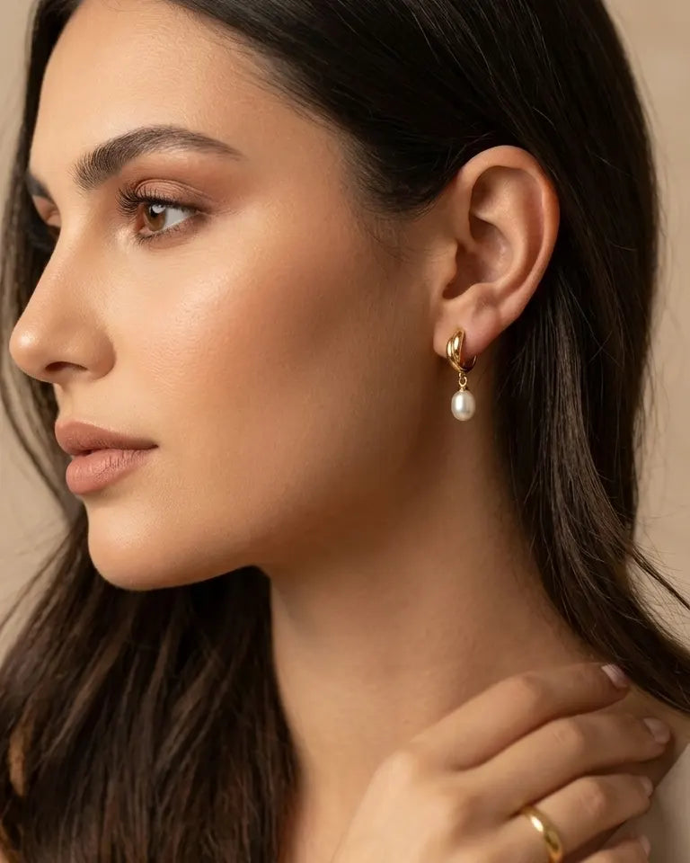 anti-tarnish-gold-plated-capri-pearl-detail, radiant-pearl-shimmer-jewelry, jewelry-for-sensitive-skin-925-silver, upscale-jewelry-brand-denmark, modern-classic-drop-design