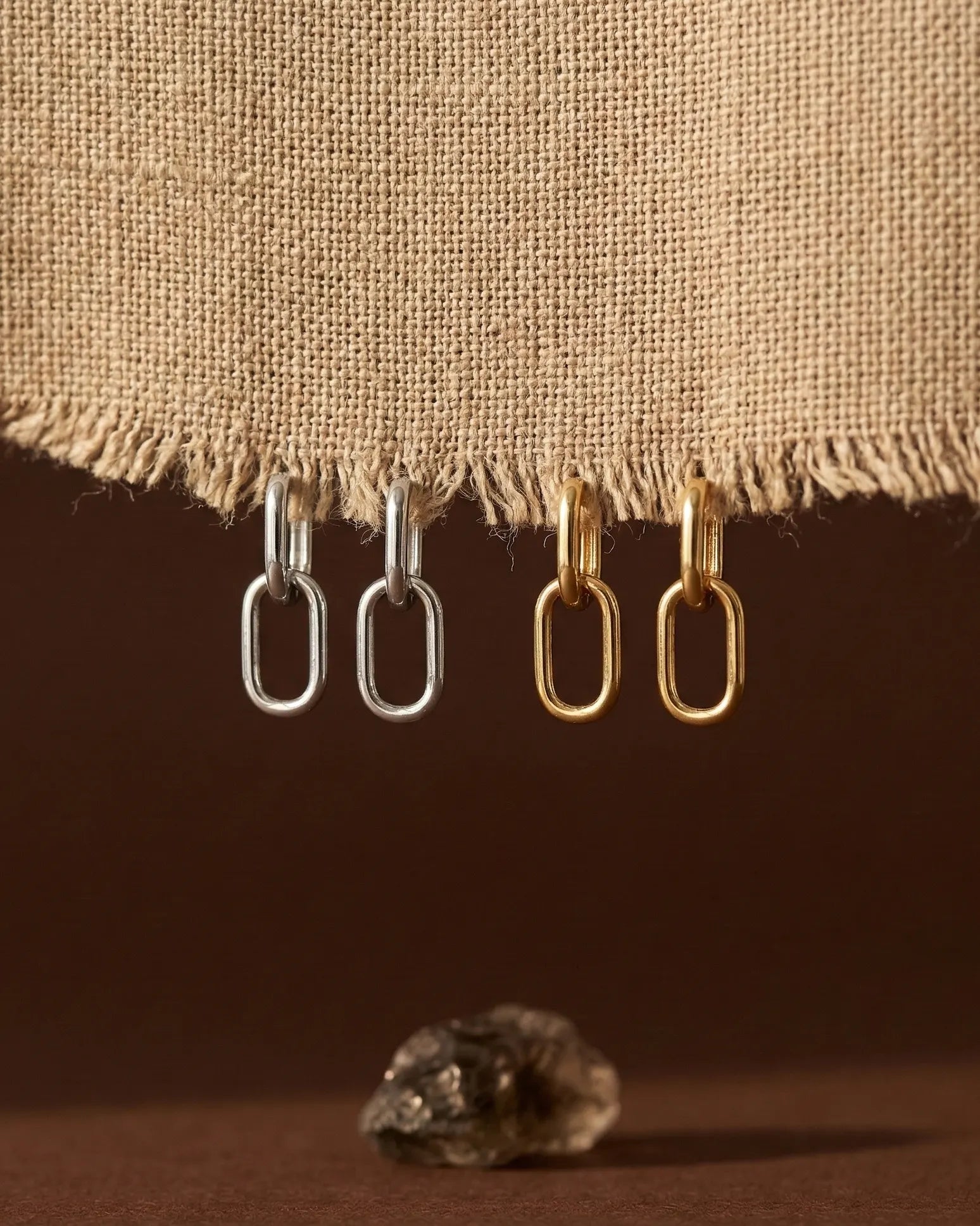 anti-tarnish-gold-plated-kochi-link-earrings-detail, modern-hoop-stacking-ideas-jewelry-kochi, jewelry-for-sensitive-ears-925-silver, upscale-jewelry-brand-denmark, modern-classic-interlink-design