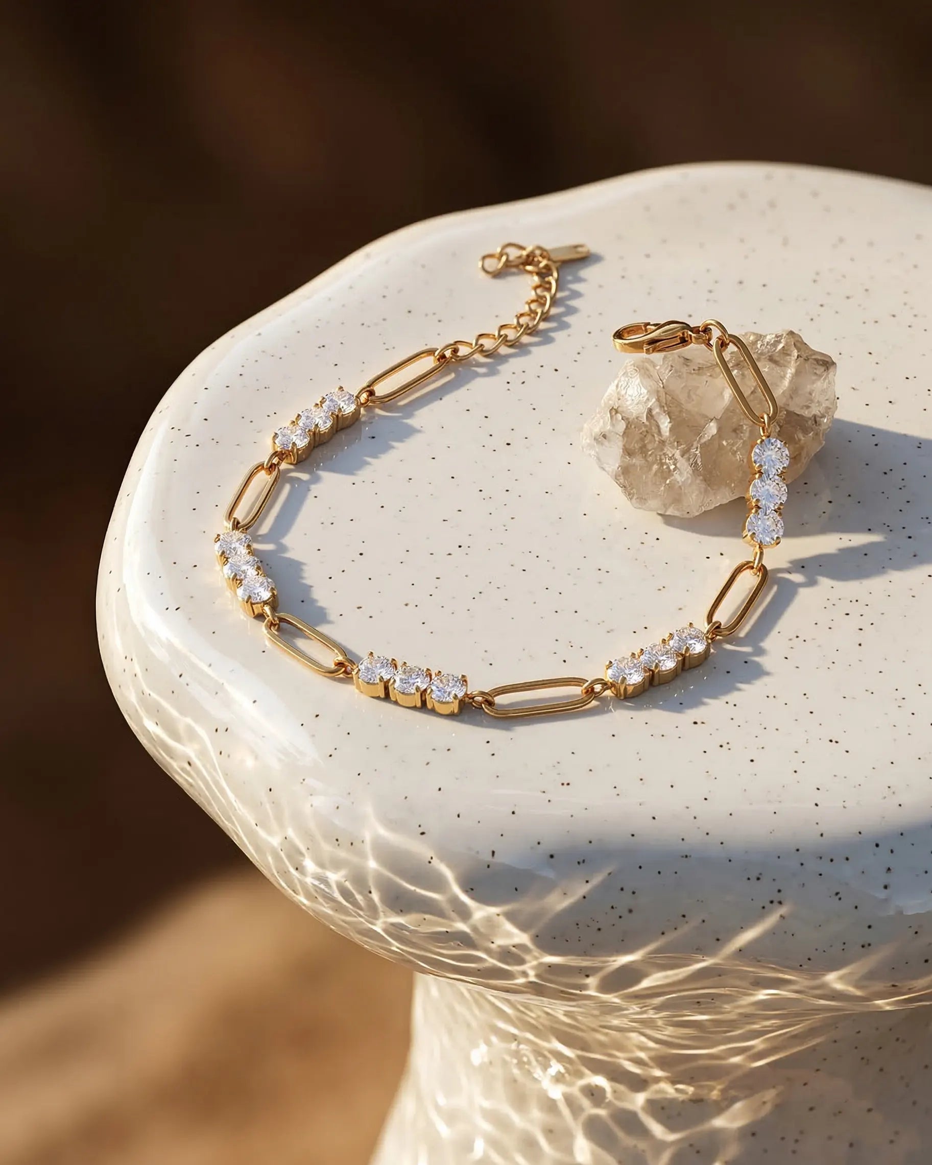 anti-tarnish-gold-pvd-aroma-bracelet-detail, radiant-pave-crystal-shimmer-jewelry, jewelry-for-sensitive-skin-316l-steel, upscale-jewelry-brand-denmark, modern-classic-paperclip-design