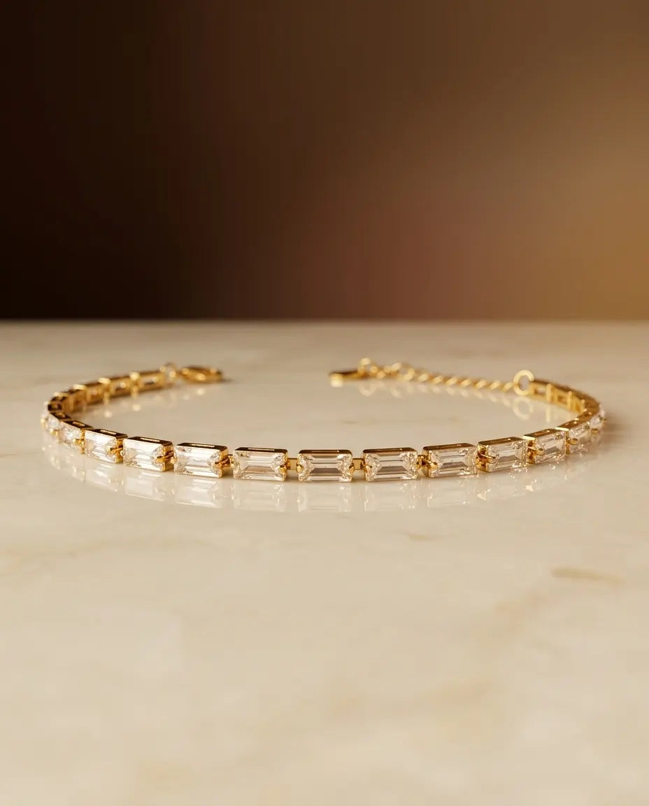 anti-tarnish-gold-pvd-bracelet-detail, dainty-crystal-stacking-ideas-jewelry, jewelry-for-sensitive-skin-316L-steel, upscale-jewelry-brand-denmark, modern-classic-bracelet-design
