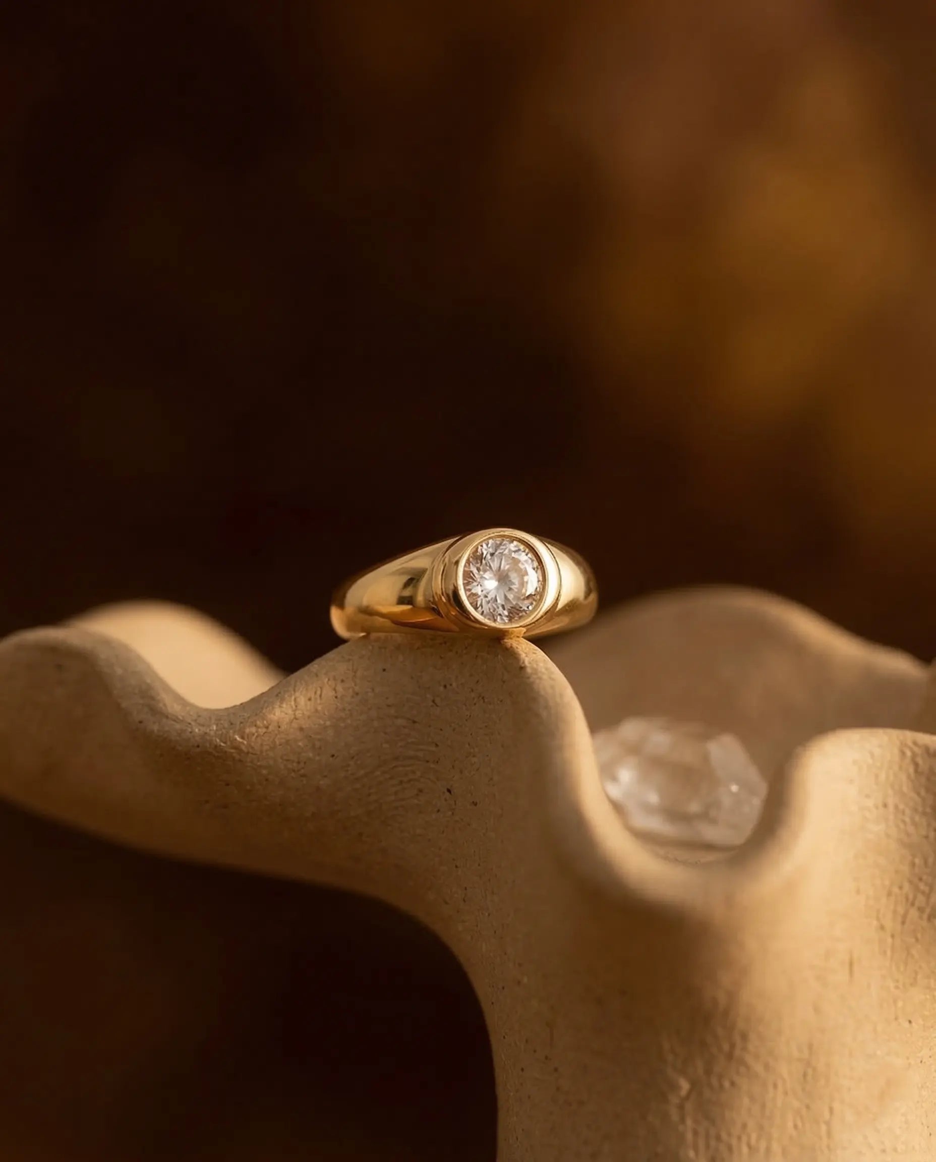 anti-tarnish-gold-pvd-span-ring-detail, radiant-emerald-cut-shimmer-jewelry, jewelry-for-sensitive-skin-316l-steel, upscale-jewelry-brand-denmark, modern-classic-structural-design