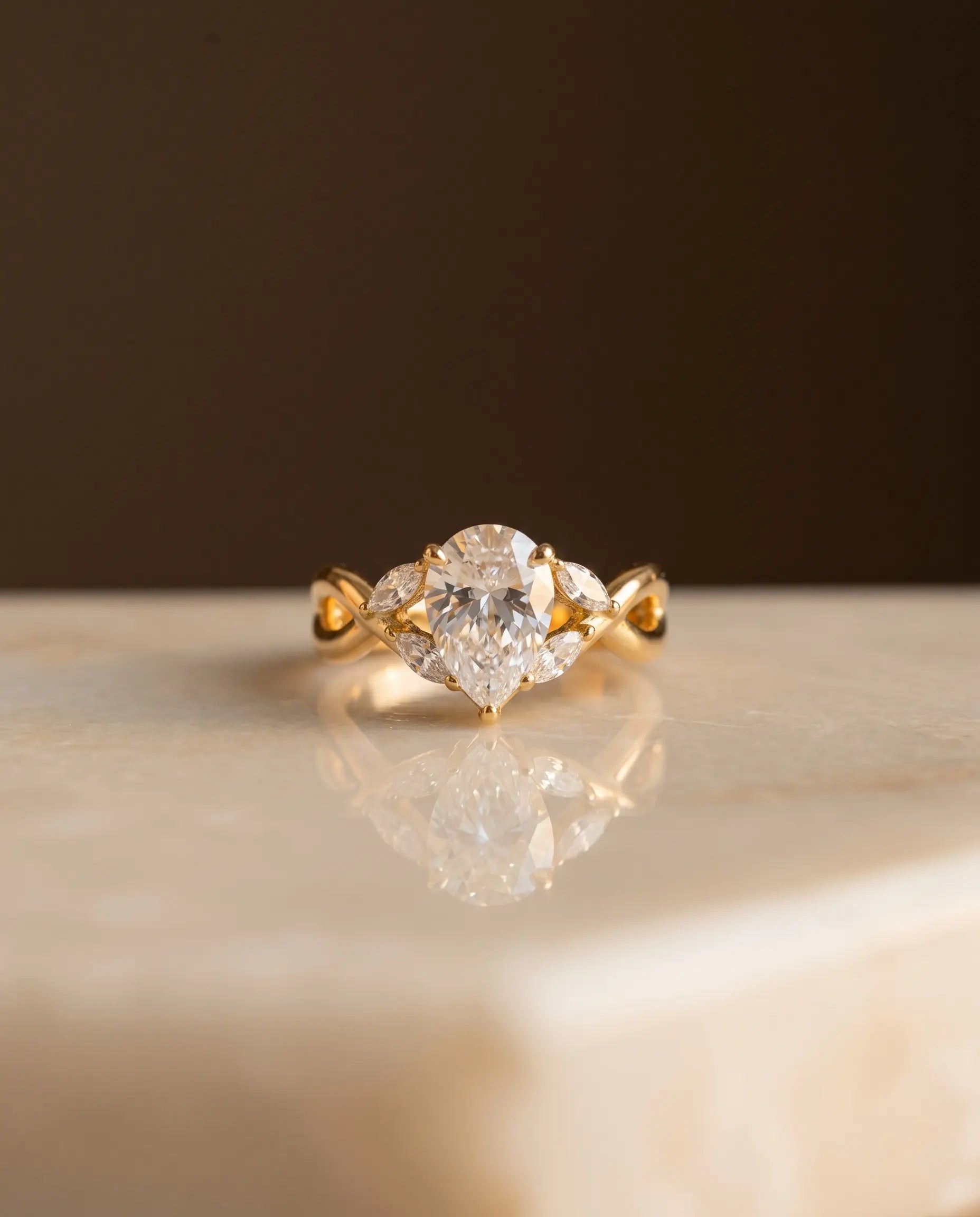 anti-tarnish-gold-vermeil-sicilia-ring-detail, radiant-pave-heart-shimmer-jewelry, jewelry-for-sensitive-skin-925-silver, upscale-jewelry-brand-denmark, modern-classic-heart-design