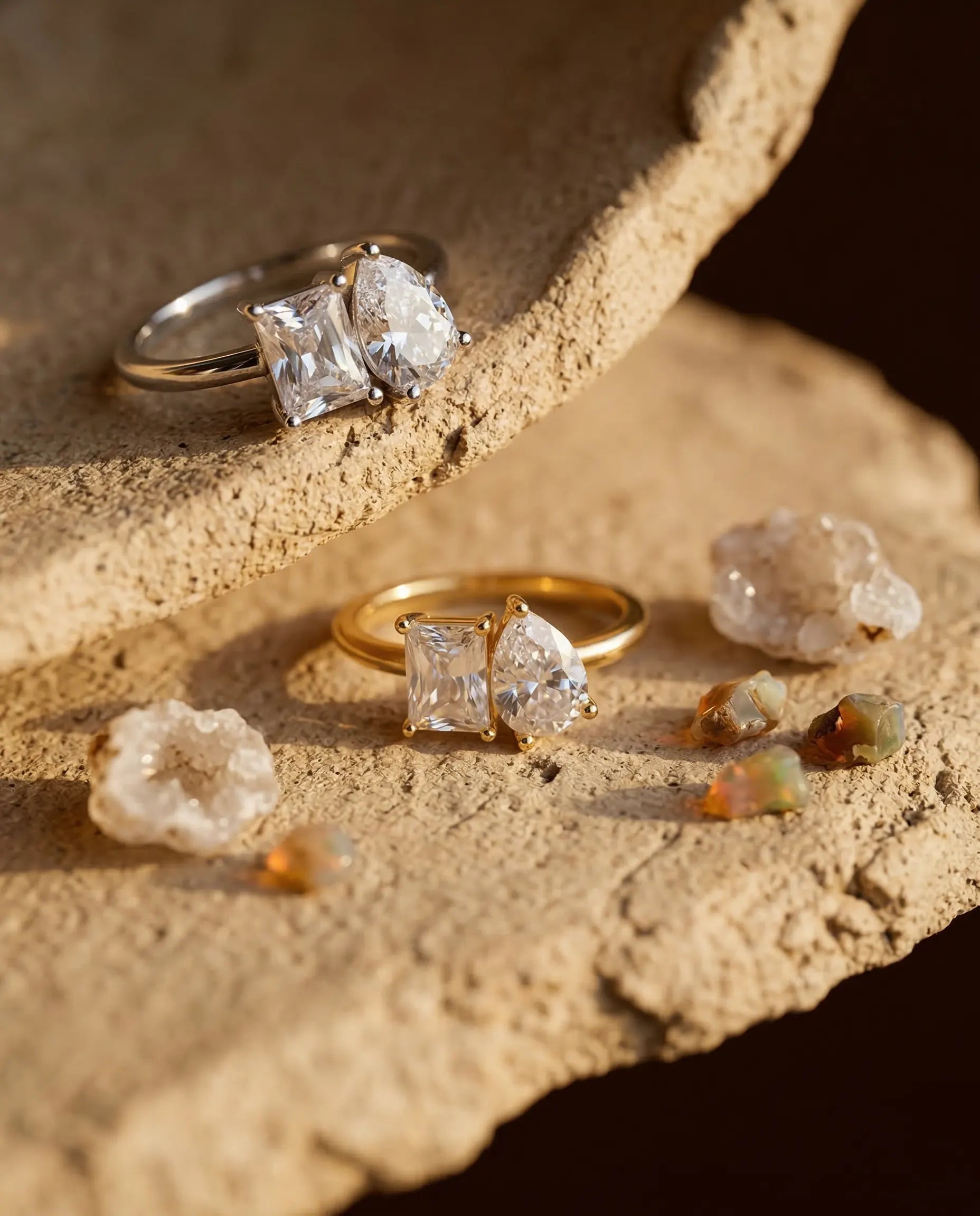 anti-tarnish-gold-vermeil-sunday-ring-detail, radiant-polished-double-stone-shimmer-jewelry, jewelry-for-sensitive-skin-925-silver, upscale-jewelry-brand-denmark, modern-classic-toi-et-moi-design