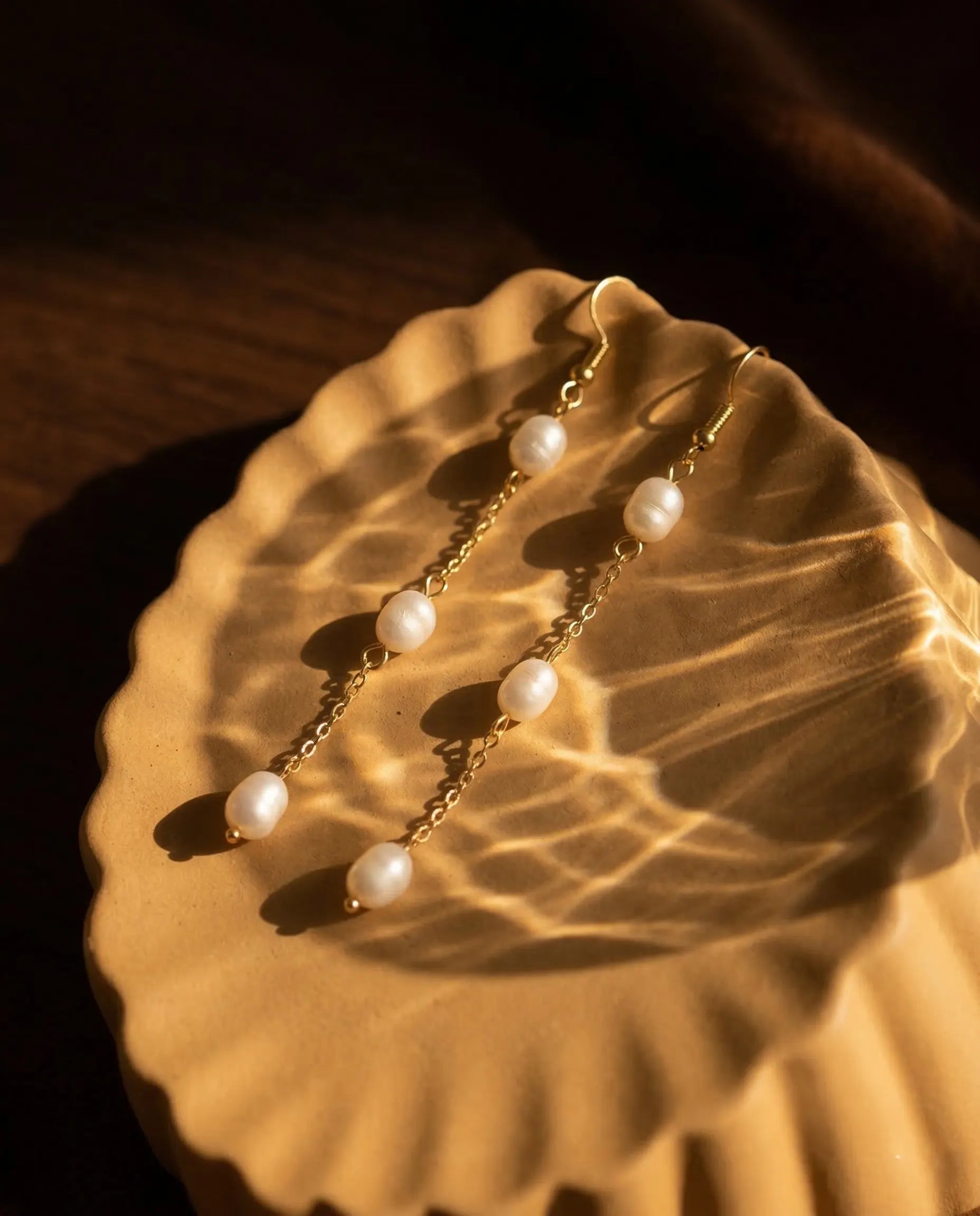 anti-tarnish-sterling-silver-miriam-earrings-detail, radiant-natural-pearl-shimmer-jewelry, jewelry-for-sensitive-skin-925-silver, upscale-jewelry-brand-denmark, modern-classic-long-drop-design