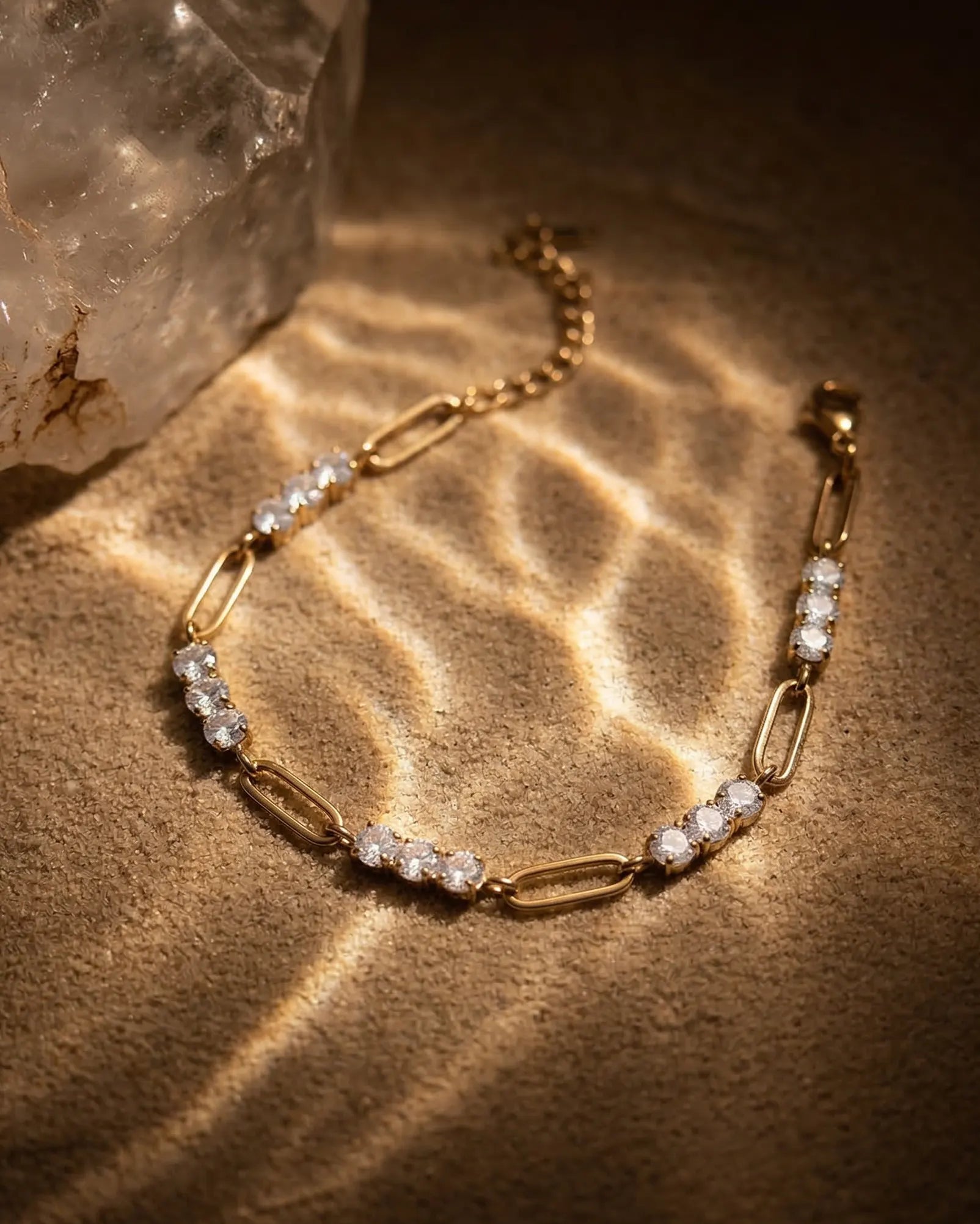 aroma-sparkling-paperclip-bracelet-316l-stainless-steel-waterproof, elegant-minimalist-crystal-jewelry-luxury, high-quality-tarnish-free-triple-stone-link, senya-jewelry-best-seller-aroma