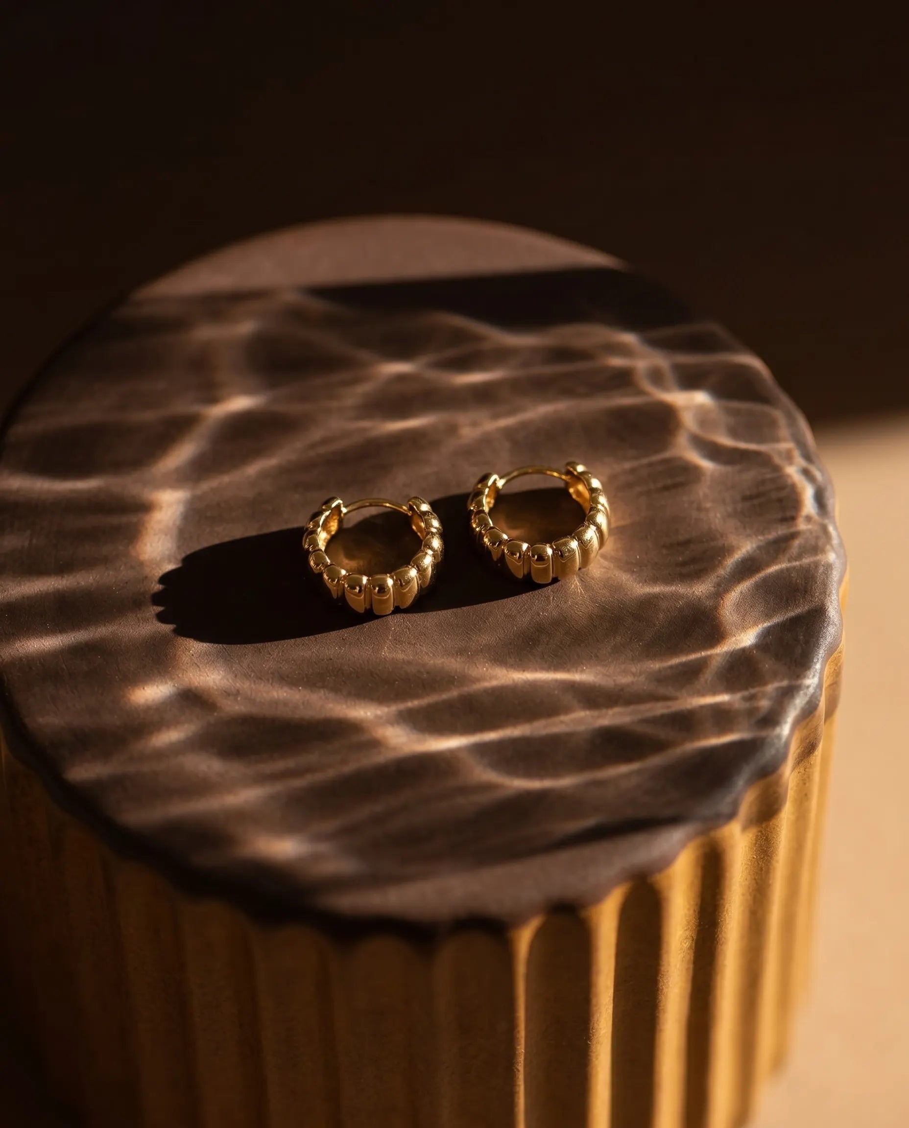close-up-of-olvera-ribbed-earrings-highlighting-textural-detail-and-sterling-silver-quality