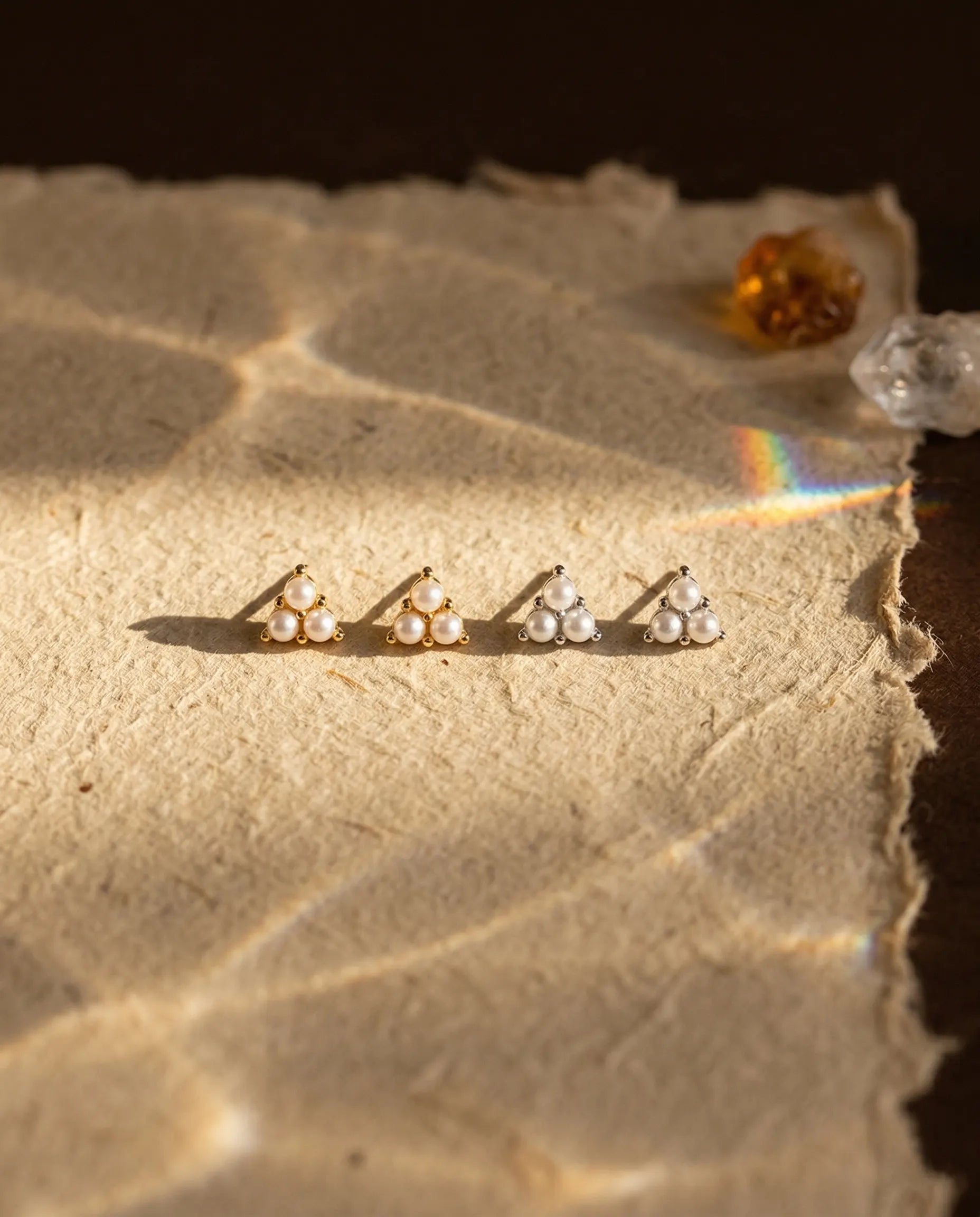 durable-925-sterling-silver-elite-earrings-detail, sophisticated-molten-texture-pearl-design, high-quality-18k-gold-plating-silver, anti-allergy-fine-jewelry-premium, refined-jewelry-collection-germany