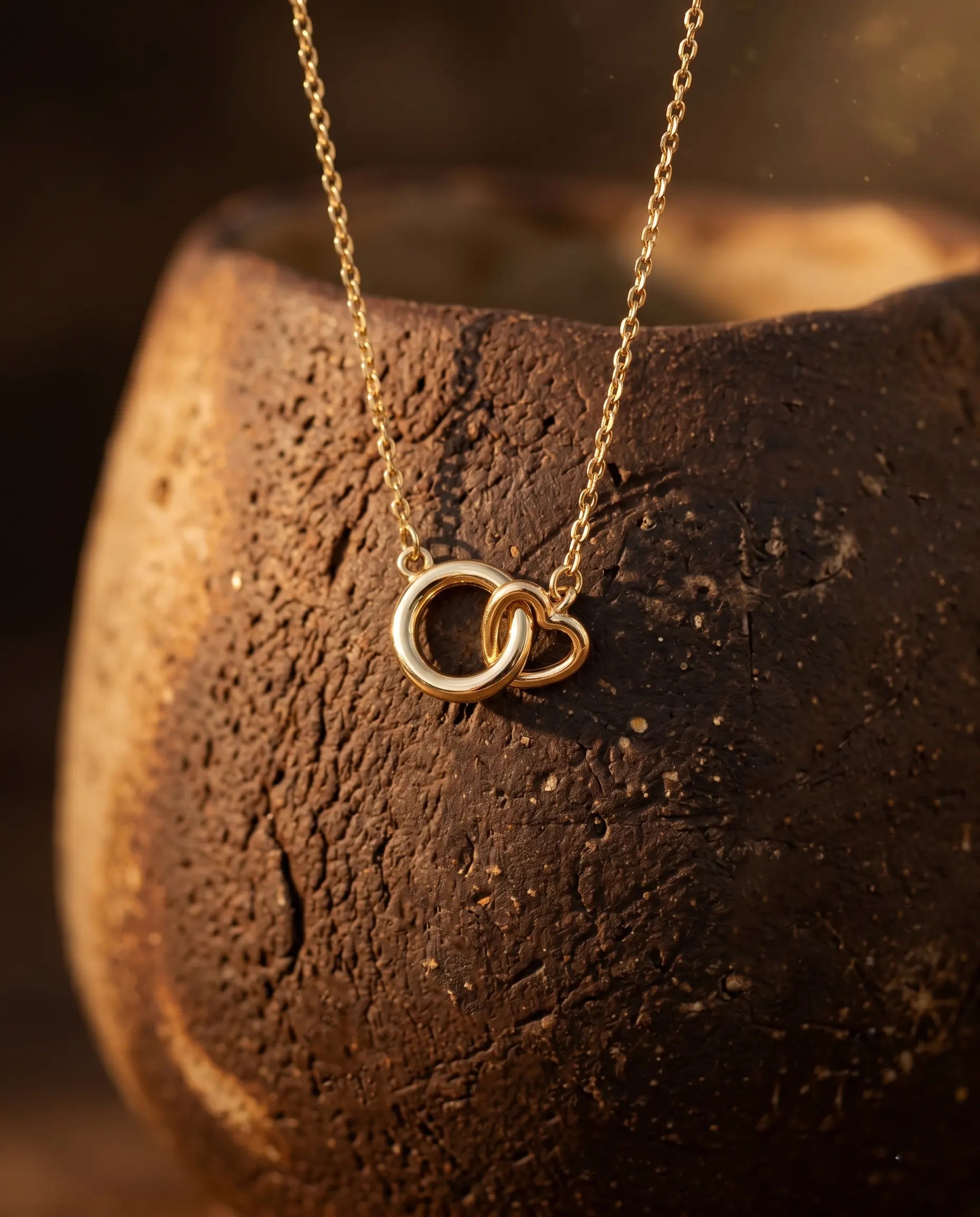 durable-925-sterling-silver-valentina-necklace-detail, sophisticated-double-hoop-design-minimalist, high-quality-18k-gold-plating-silver, anti-allergy-fine-jewelry-premium, refined-jewelry-collection-germany