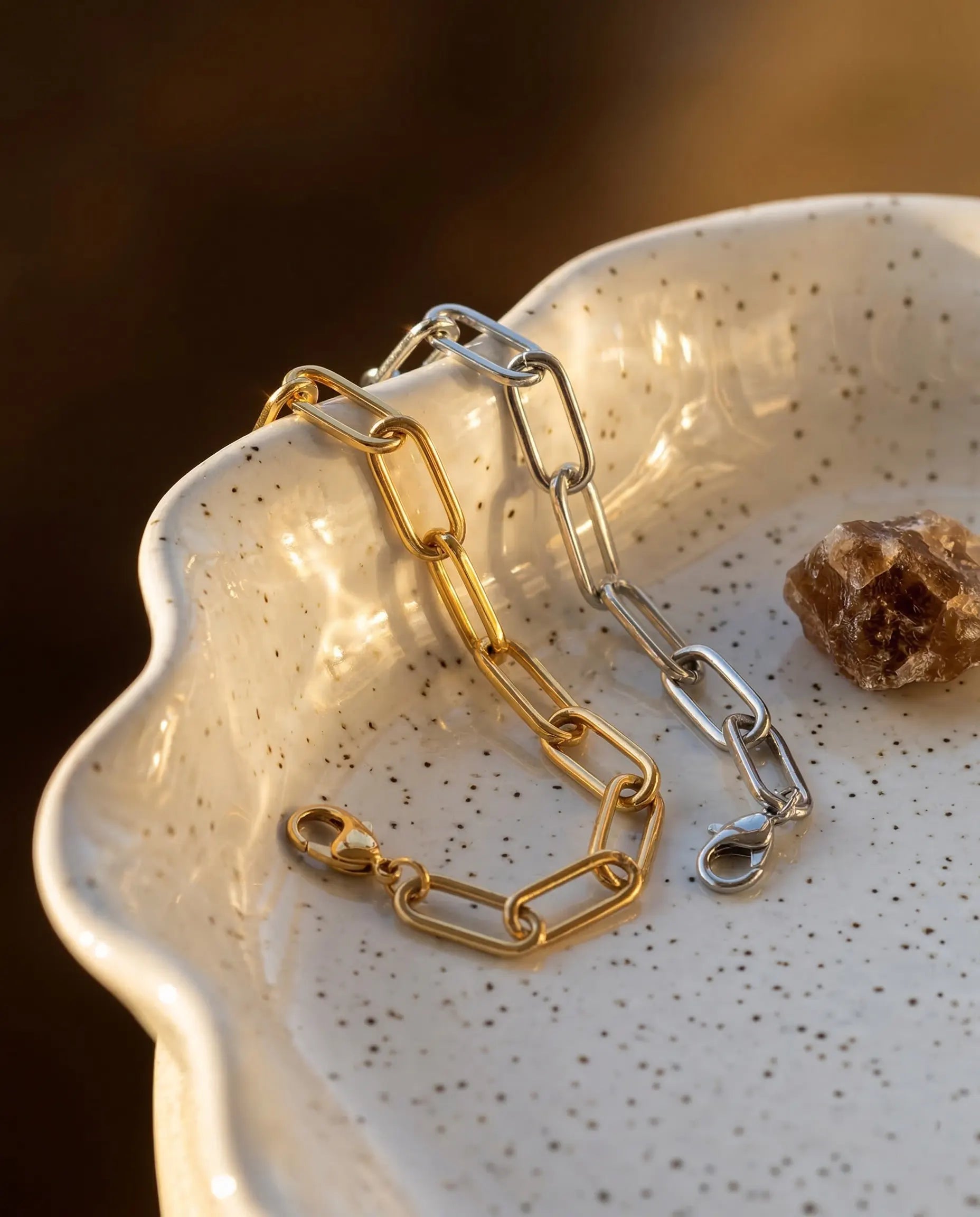 durable-life-proof-blaire-gold-bracelet-detail, sophisticated-modern-link-design-waterproof, high-quality-18k-gold-pvd-plating, anti-allergy-steel-jewelry-premium, refined-jewelry-collection-germany