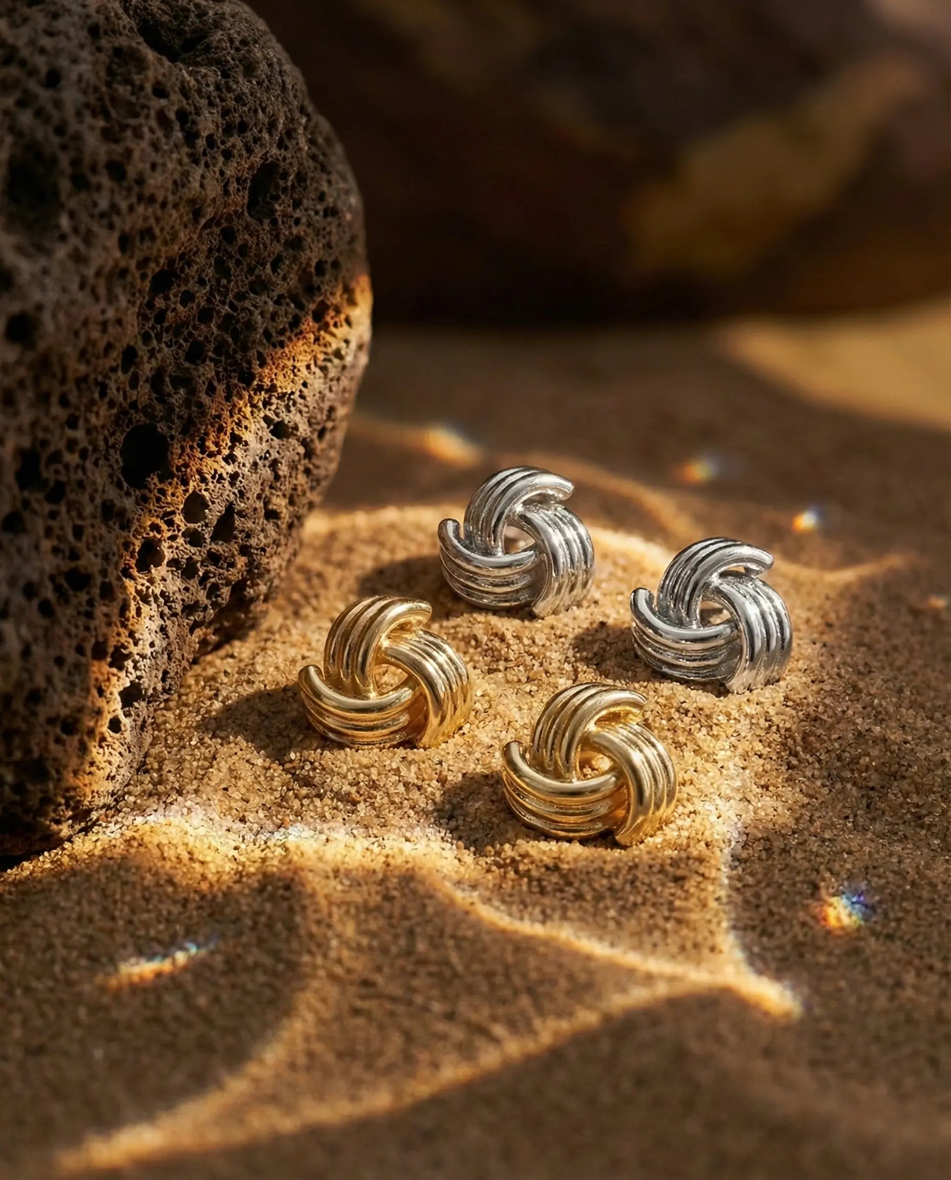 durable-life-proof-samira-gold-silver-earrings-detail, sophisticated-nautical-knot-design, high-quality-18k-gold-pvd-plating, anti-allergy-steel-jewelry-premium, refined-jewelry-collection-germany