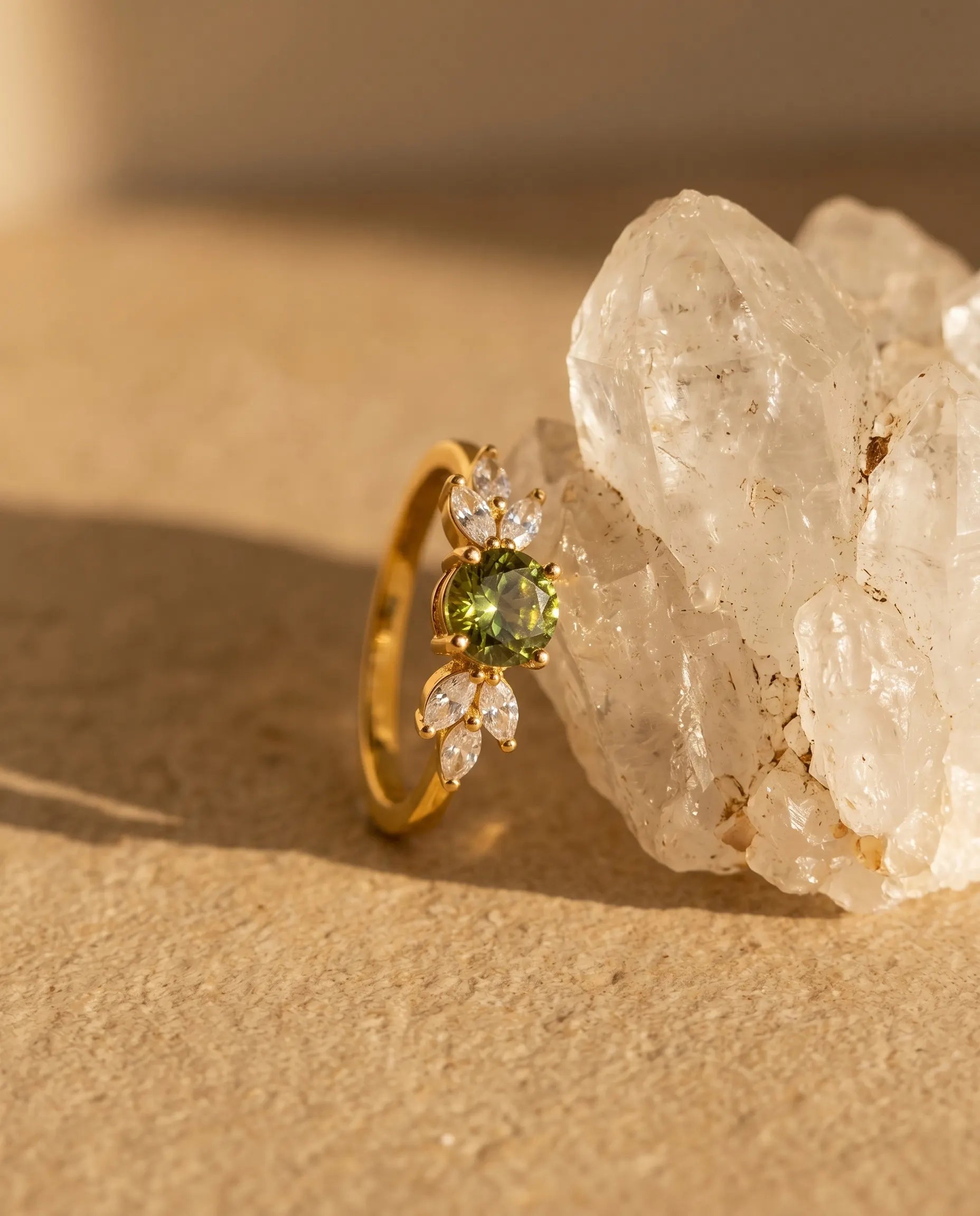 durable-tarnish-free-green-zirconia-ring, vibrant-green-stone-texture-jewelry, high-quality-gold-plated-silver-ring, anti-allergy-silver-jewelry-premium, refined-jewelry-collection-germany, sustainable-luxury-jewelry-styling