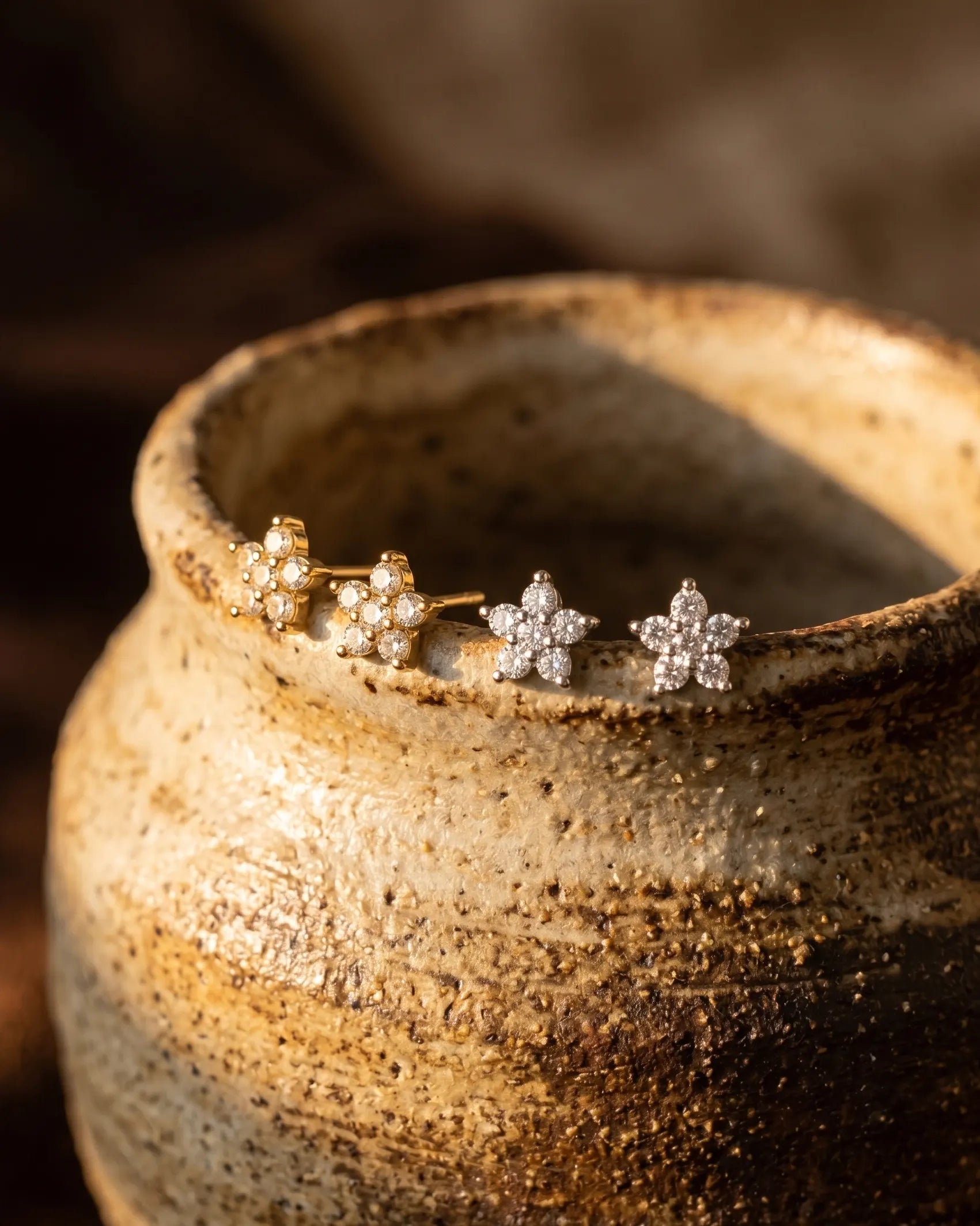 durable-tarnish-free-star-stud-earrings, brilliant-cut-zirconia-star-detail, high-quality-solid-925-sterling-silver, anti-allergy-silver-jewelry-premium, refined-jewelry-collection-germany