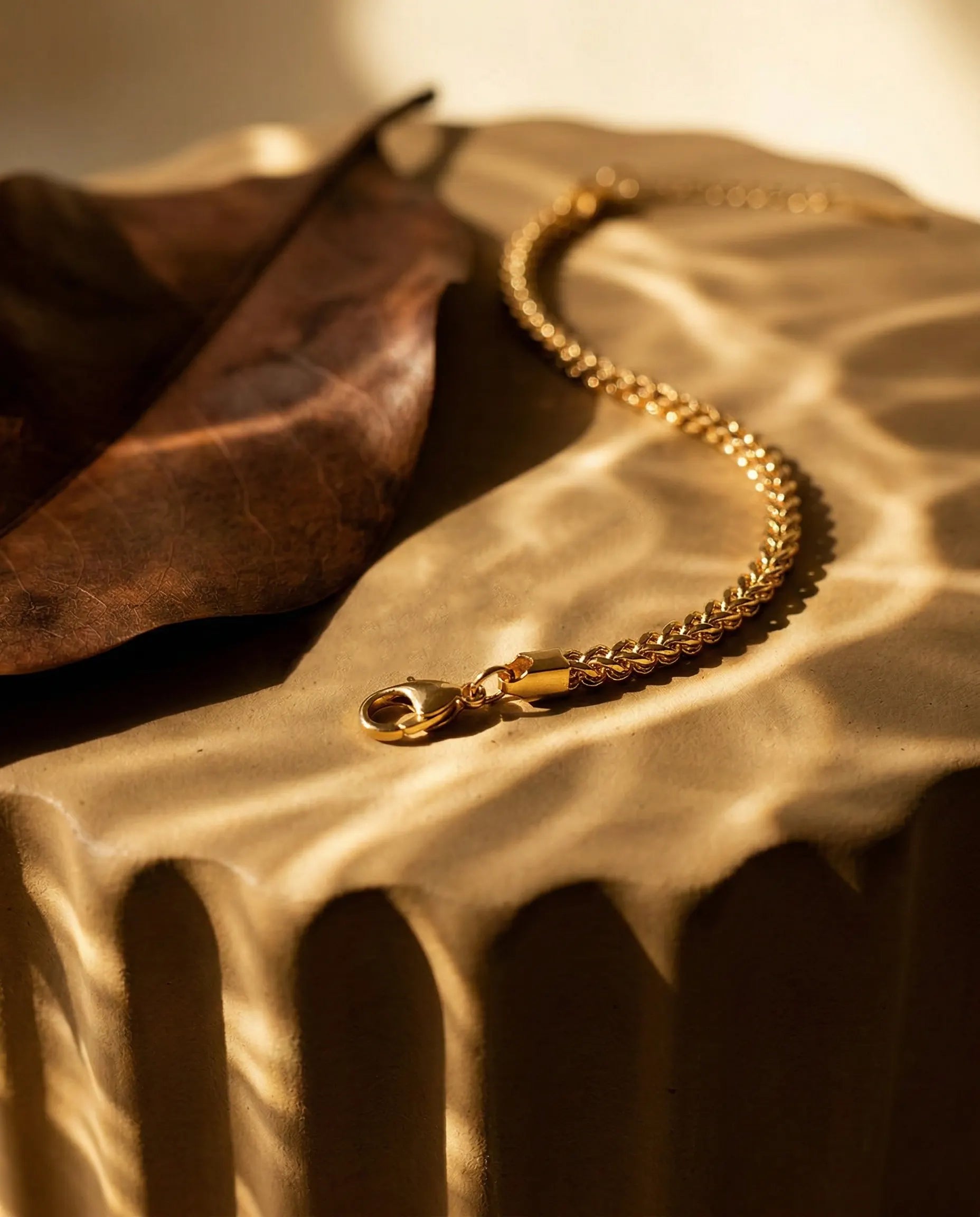 durable-waterproof-rope-chain-bracelet-tarnish-free, sophisticated-twisted-design-detail, high-quality-18k-gold-pvd-plating, anti-allergy-steel-jewelry-premium, refined-jewelry-collection-germany