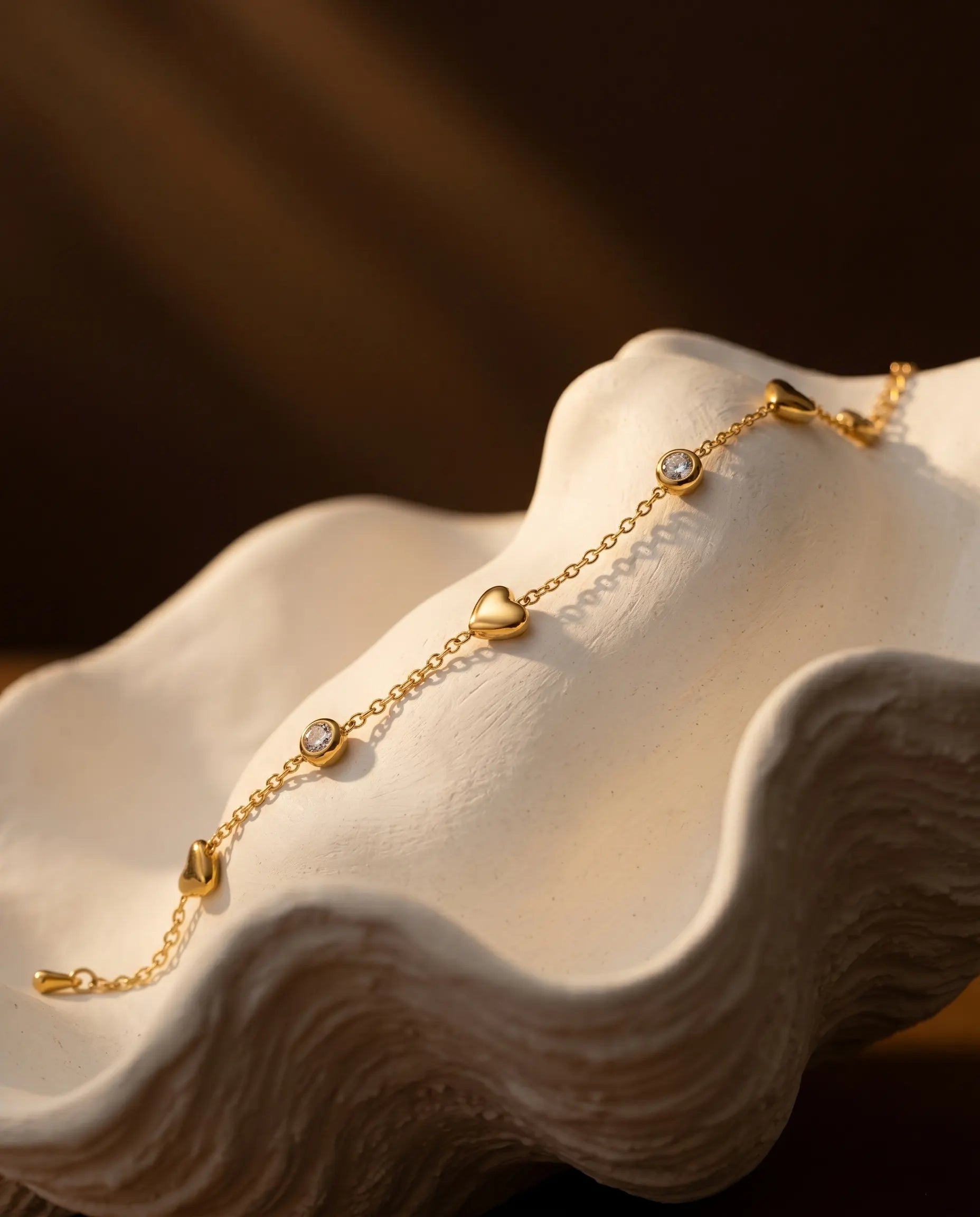hartel-heart-bracelet-elegant-heart-design-worn-as-everyday-luxury-jewelry-for-modern-women