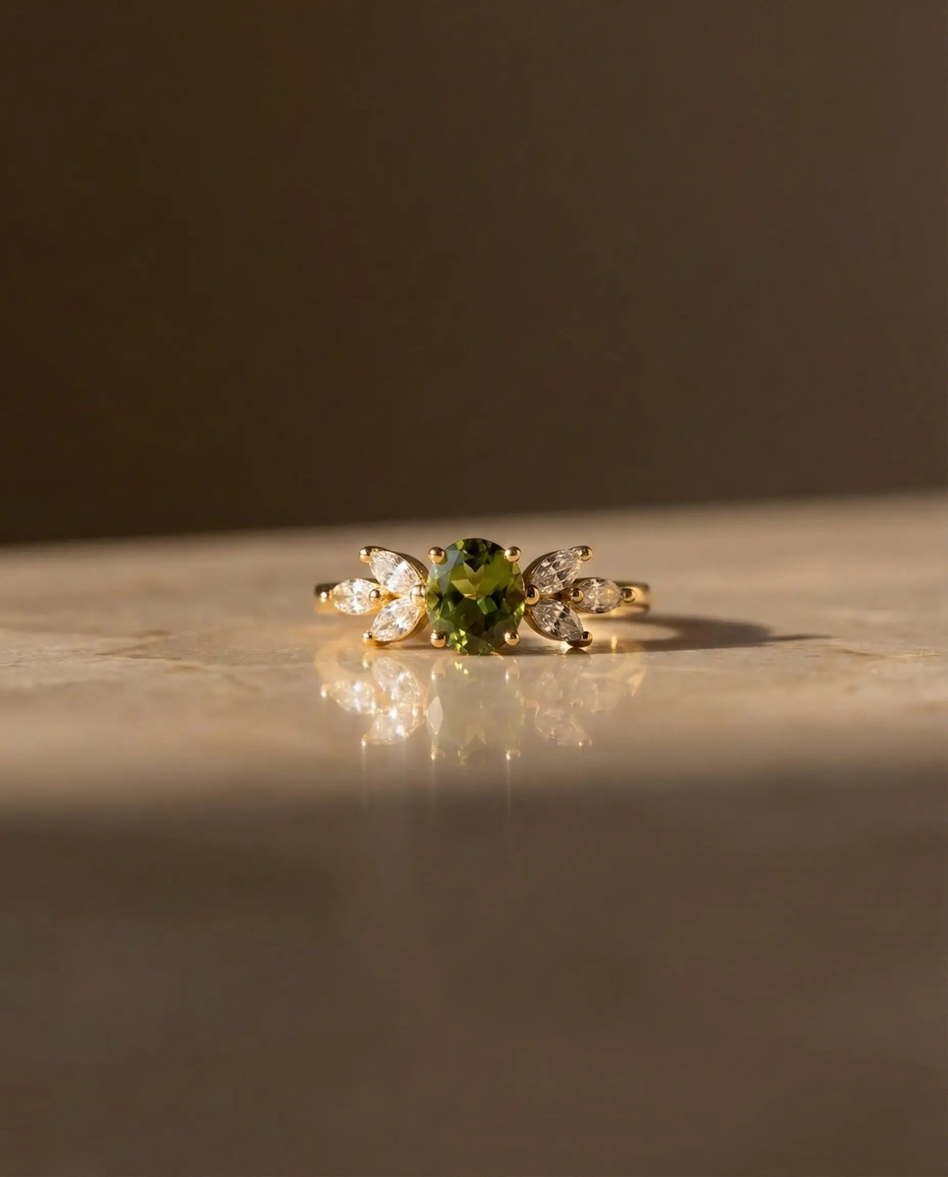 leona-green-zirconia-ring-925-sterling-silver-gold, vibrant-green-stone-ring-luxury, minimalist-statement-jewelry-aesthetic, high-quality-gold-plated-ring-europe, senya-jewelry-best-seller-green-ring