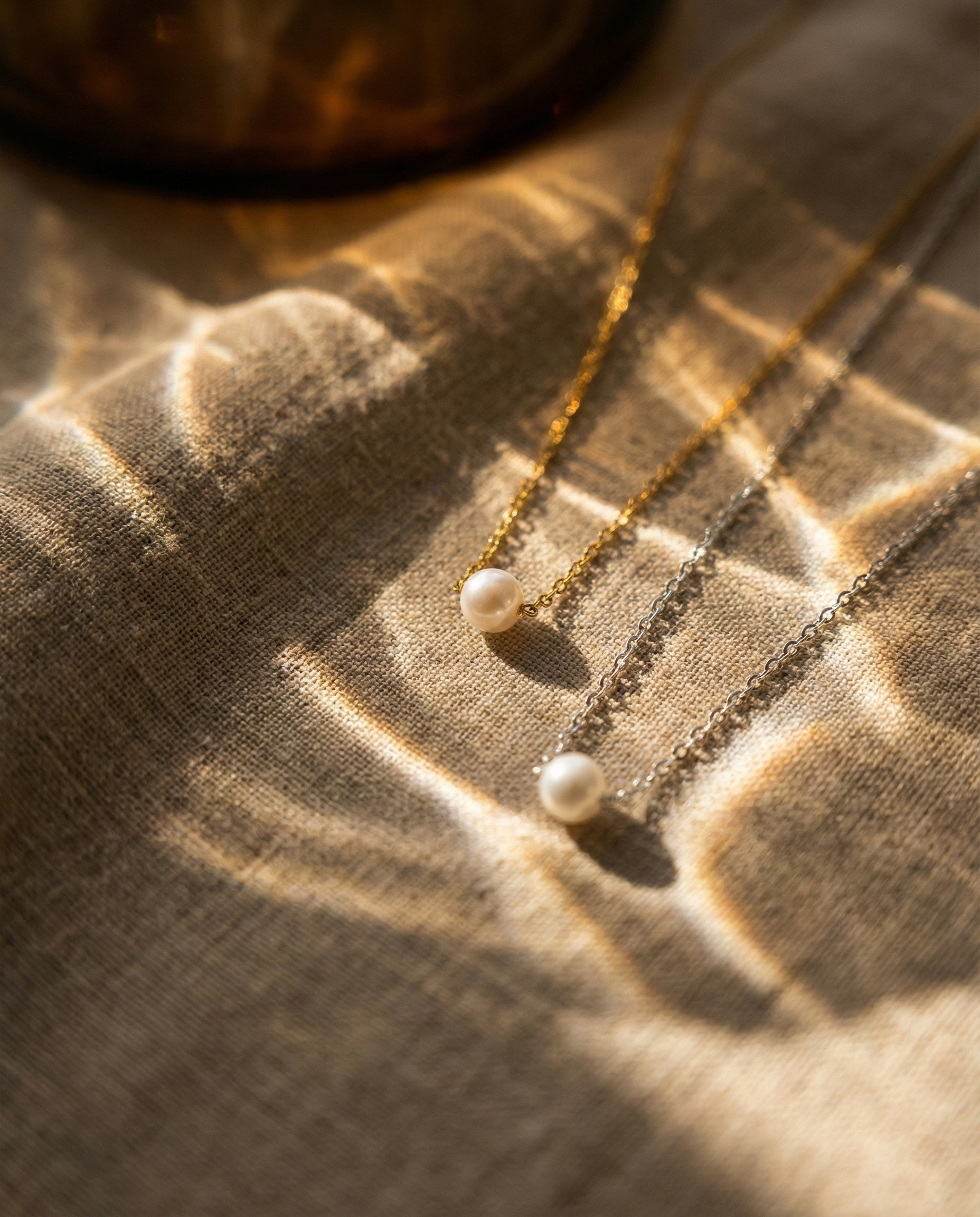 marni-pearl-necklace-gold-silver-925-sterling, minimalist-freshwater-pearl-pendant, luxury-understated-jewelry-aesthetic, 925-sterling-silver-waterproof-jewelry-europe, senya-jewelry-best-seller-pearl-collection