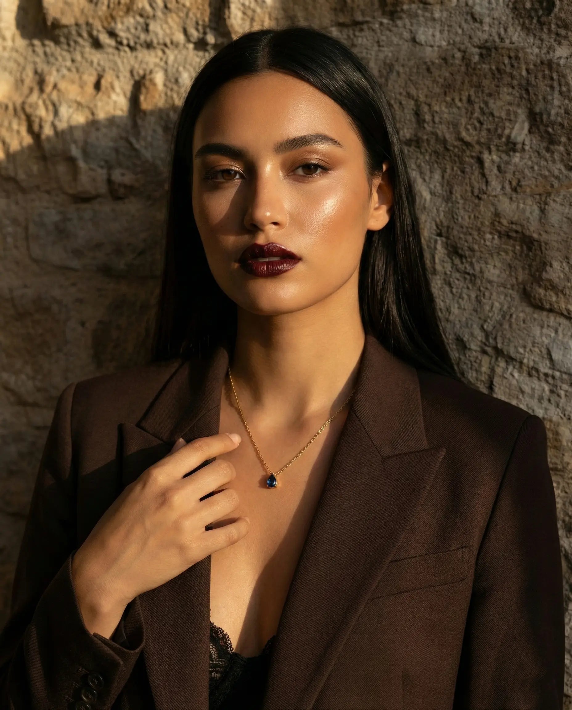 model-wearing-violet-birthstone-necklace-gold, elegant-teardrop-pendant-lifestyle, professional-women-jewelry-style, chic-minimalist-accessories-for-daily-wear, luxury-lifestyle-brand-photography, premium-jewelry-model-shot