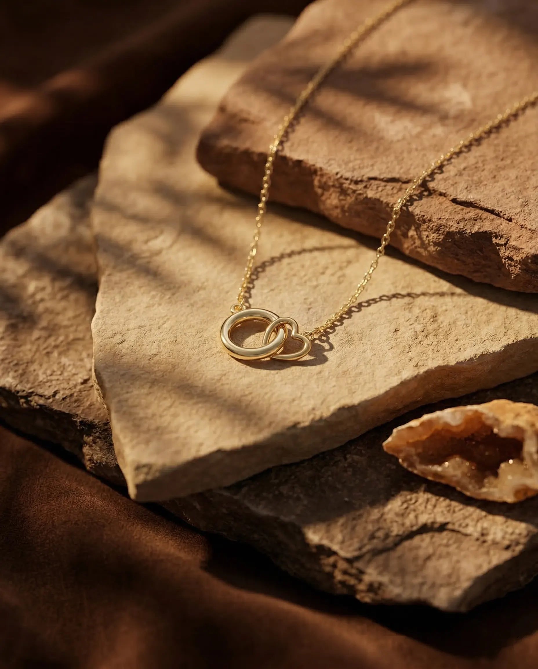 premium-quality-valentina-interlocking-pendant-gold, durable-gold-plating-detail-europe, anniversary-gift-double-circle-necklace, refined-minimalist-luxe-aesthetic, sustainable-silver-jewelry-brand-europe