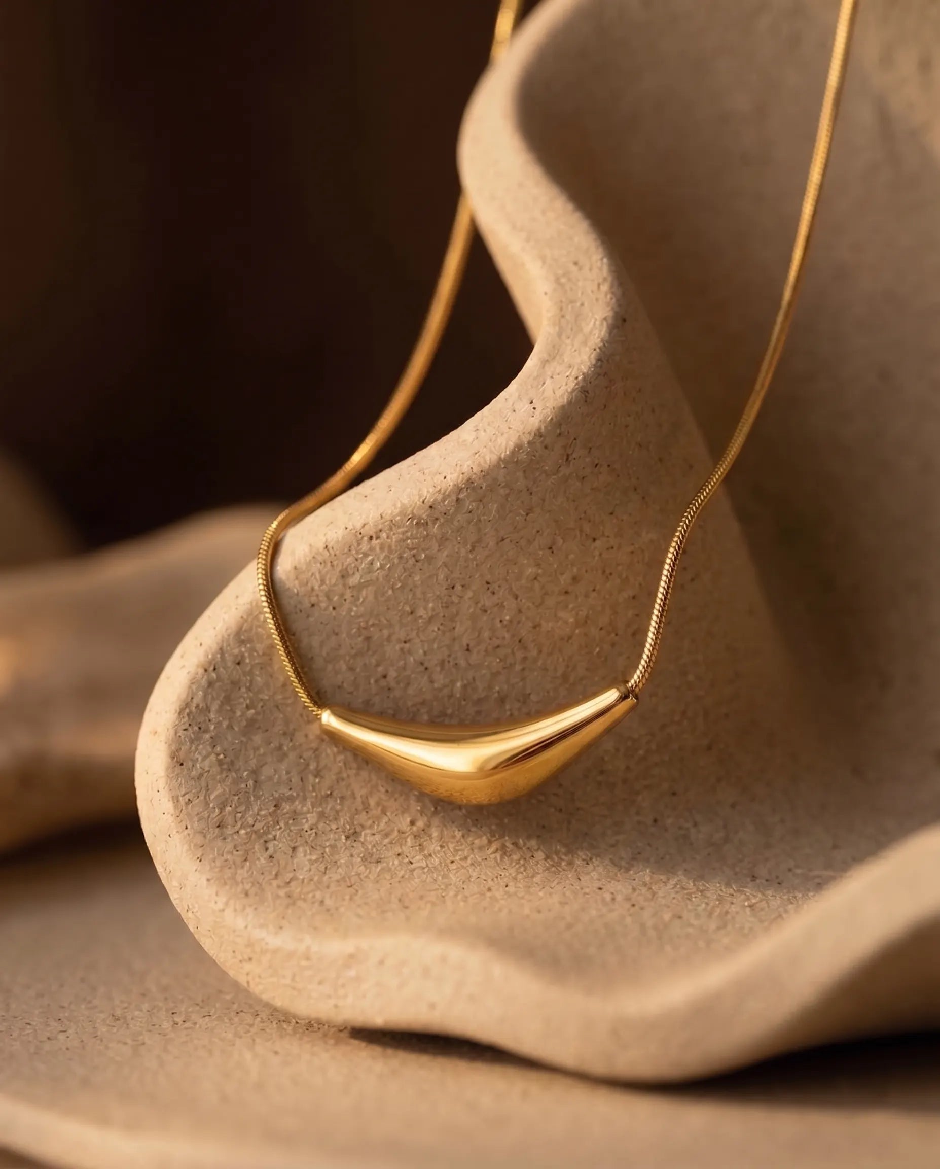 prestige-sculptural-arc-pendant-necklace-stainless-steel-gold-pvd, elegant-minimalist-waterproof-jewelry-luxury, high-quality-tarnish-free-gold-necklace, senya-jewelry-best-seller-prestige