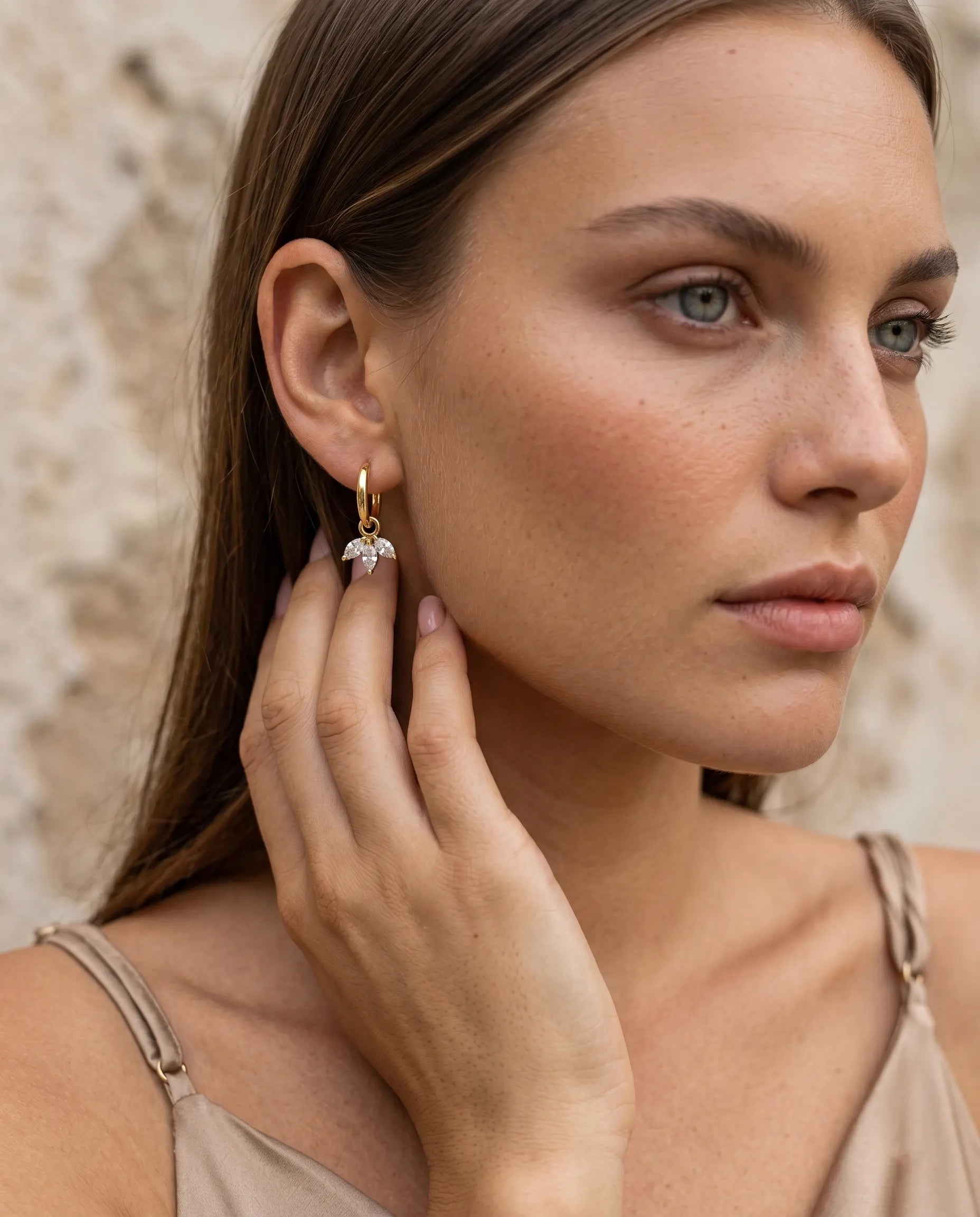 senya-jewelry-unboxing-experience-luxury-gift-box, premium-brand-identity-jewelry-packaging, high-end-customer-experience-presentation, sustainable-luxury-jewelry-box-europe