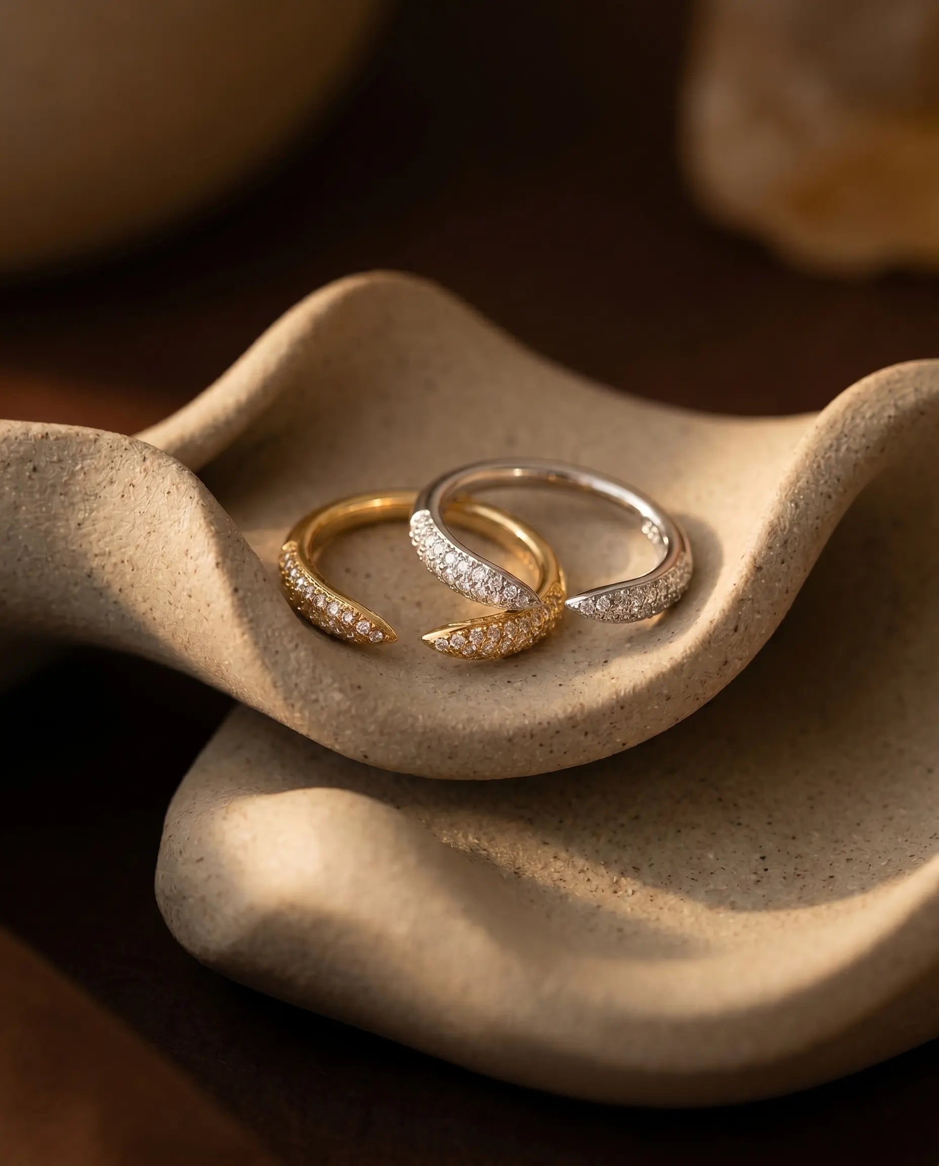 timeless-bold-aesthetic-tear-wrap-ring-gold-silver, 18k-gold-plating-finish-detail-statement-ring, gift-ideas-for-women-elegant-gold-jewelry, luxury-boutique-jewelry-styling-europe