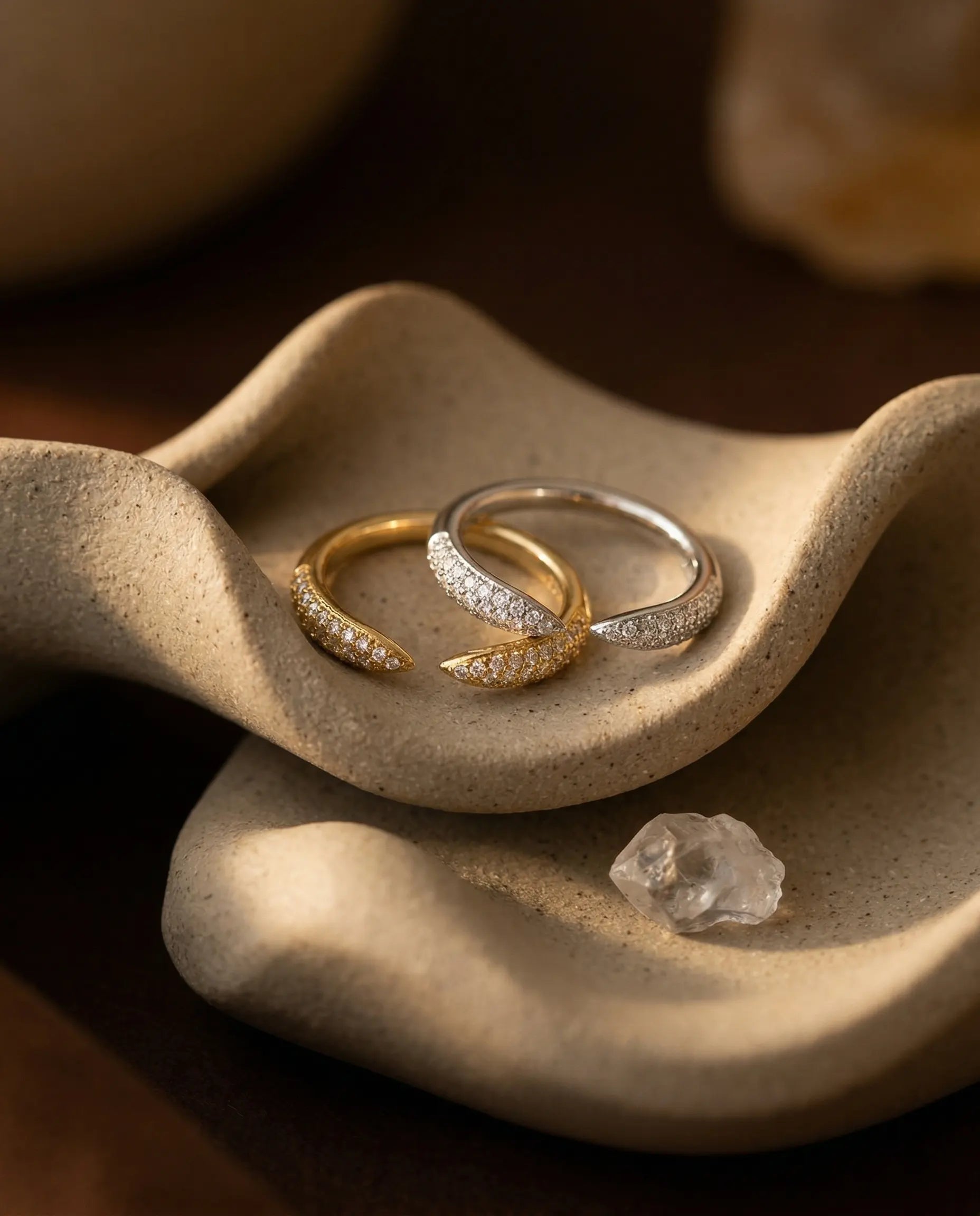 timeless-bold-aesthetic-tear-wrap-ring-gold-silver, 18k-gold-plating-finish-detail-statement-ring, gift-ideas-for-women-elegant-gold-jewelry, luxury-boutique-jewelry-styling-europe