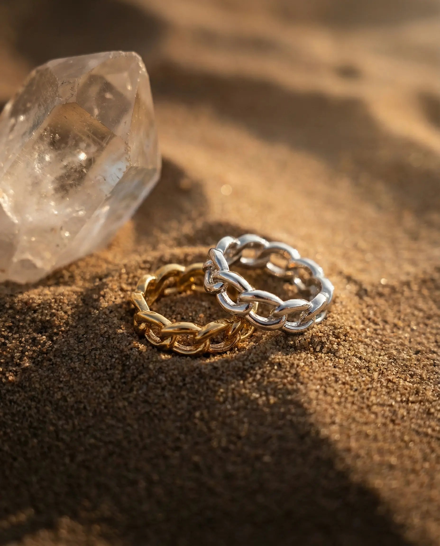 timeless-chain-aesthetic-stacking-rings-modern, premium-925-sterling-silver-base-detail, gift-ideas-for-women-minimalist-jewelry, luxury-boutique-jewelry-netherlands, artistic-jewelry-flatlay-photography