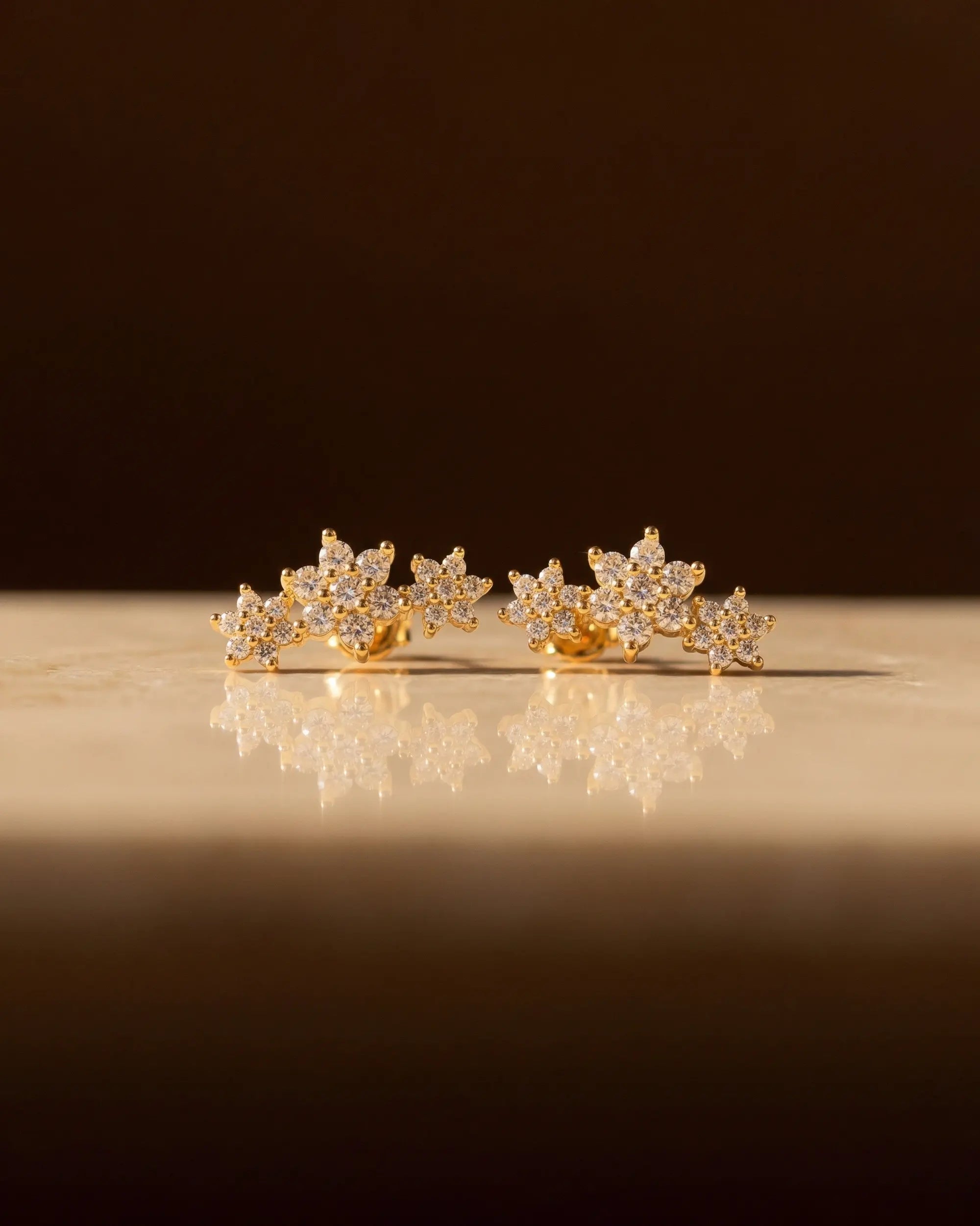 timeless-flower-design-earrings-925-silver, artistic-jewelry-flatlay-shadows, gift-for-mom-floral-jewelry, minimalist-stacking-earrings-ideas, polished-gold-flower-studs, premium-silver-jewelry-netherlands