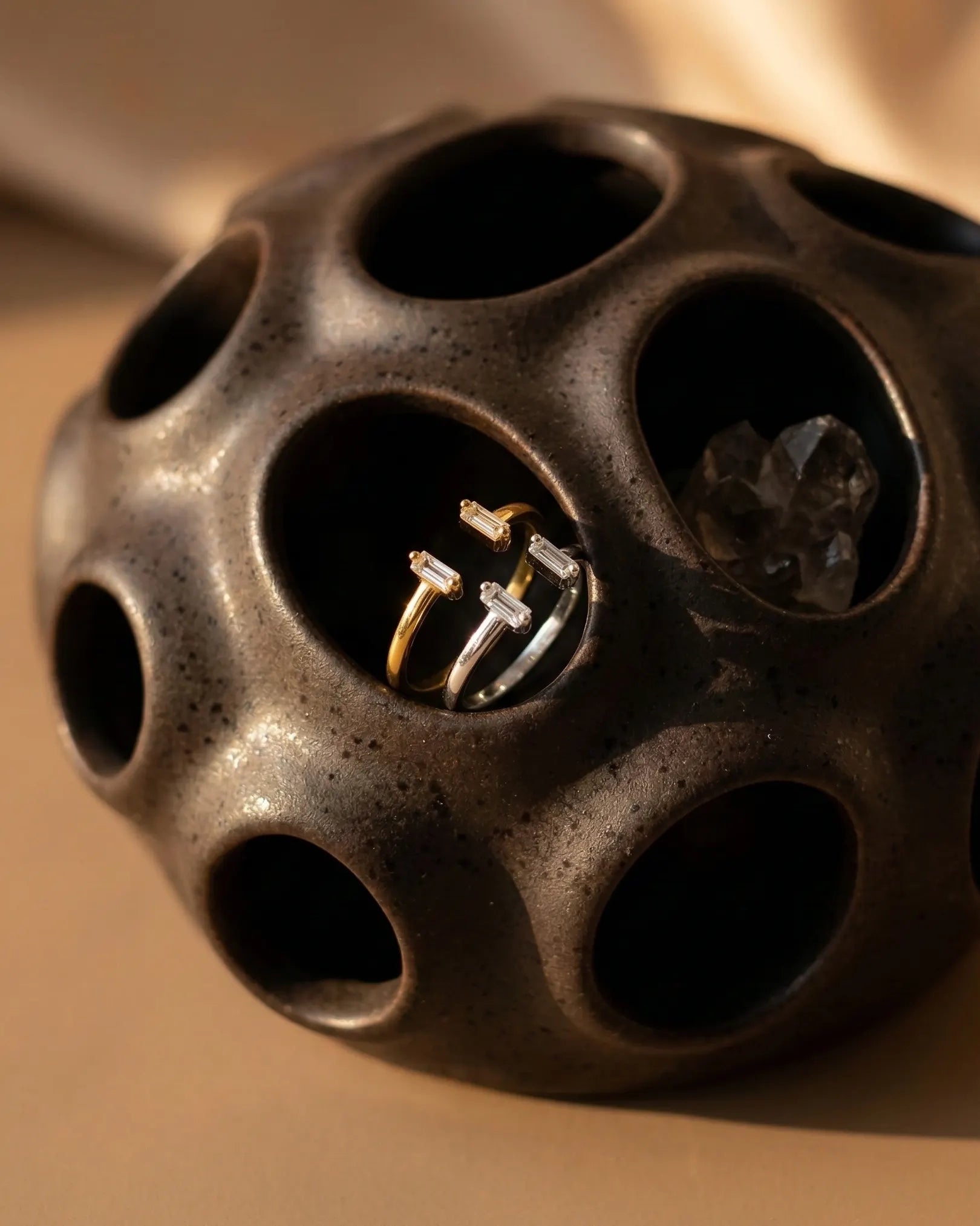 timeless-geometric-aesthetic-ring-modern-design, 18k-gold-plating-detail-spring-ring, gift-ideas-for-women-minimalist-jewelry, luxury-boutique-jewelry-netherlands, artistic-jewelry-flatlay-photography