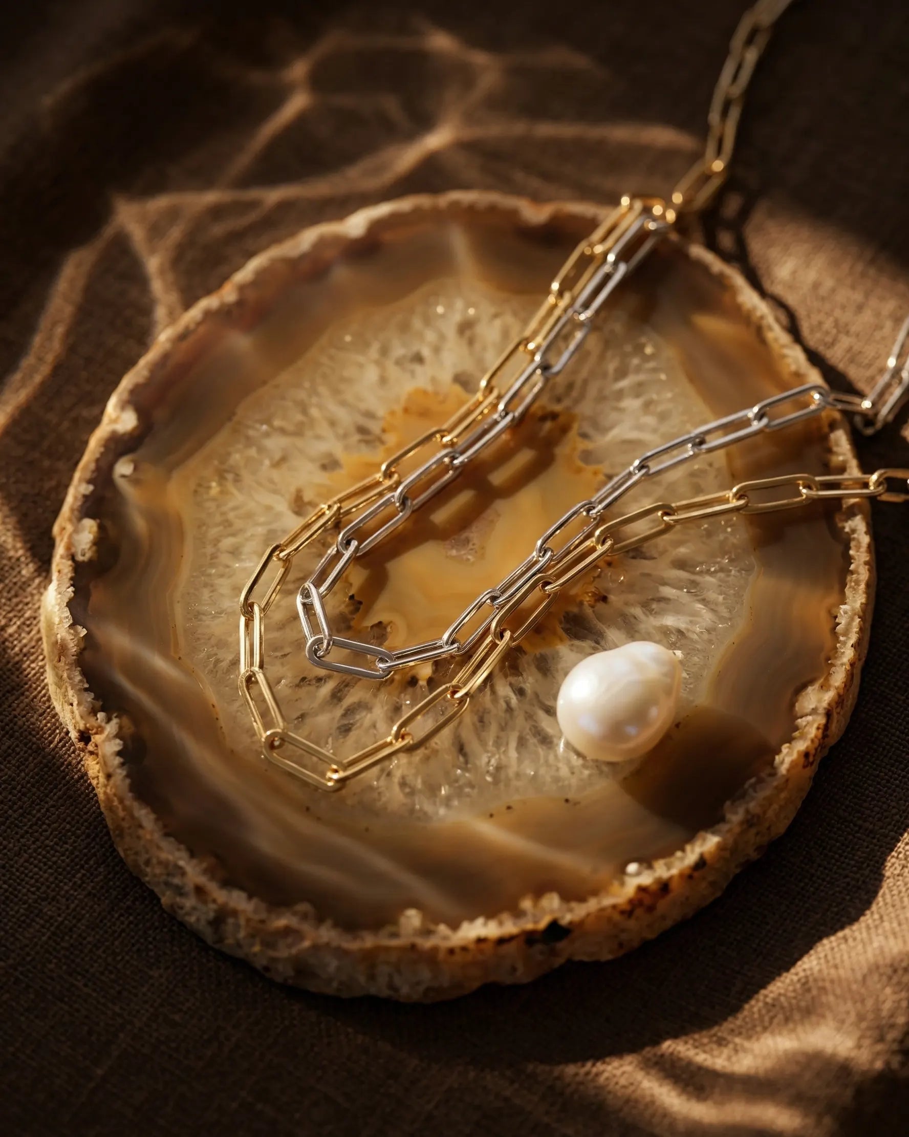 timeless-minimalist-aesthetic-bonea-gold-necklace, waterproof-finish-detail-sculptural-drop, gift-ideas-for-women-elegant-gold-jewelry, luxury-boutique-jewelry-netherlands, artistic-jewelry-flatlay-photography