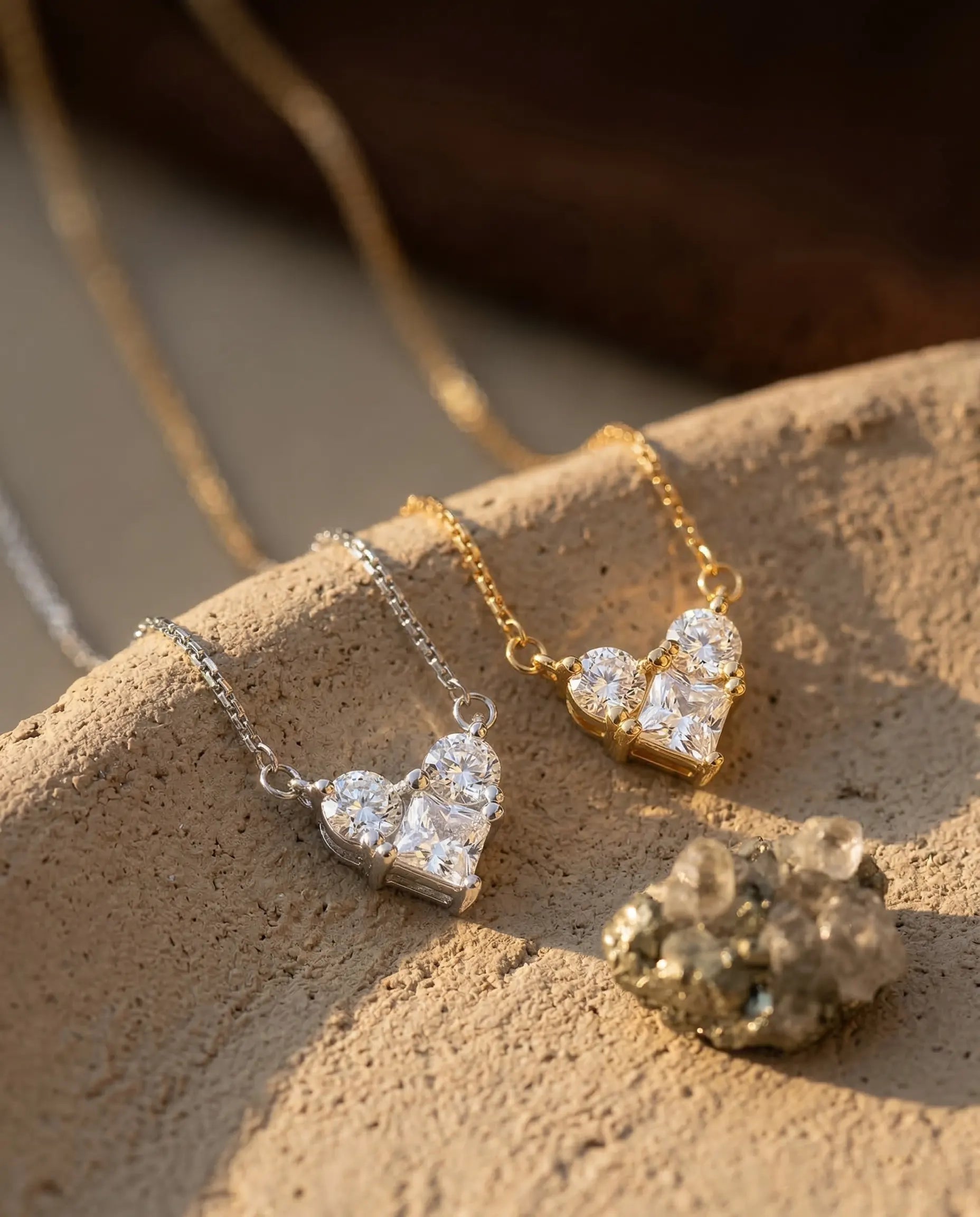 timeless-minimalist-aesthetic-heart-necklace-modern, 18k-gold-vermeil-finish-detail-hearted-pendant, gift-ideas-for-women-sparkling-heart-jewelry, luxury-boutique-jewelry-netherlands, artistic-jewelry-flatlay-photography