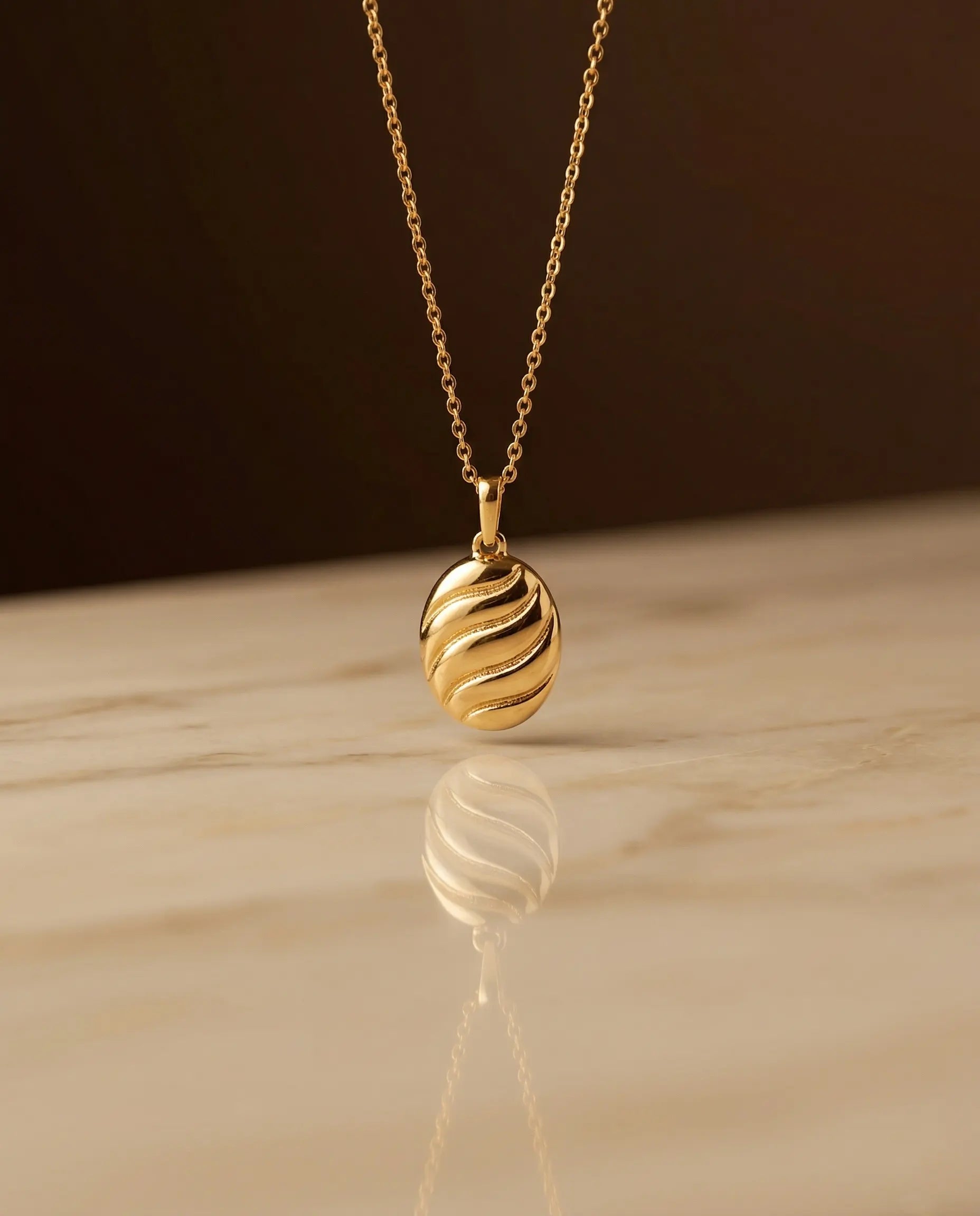 timeless-organic-shell-necklace-modern-aesthetic, 18k-gold-pvd-plating-pendant-detail, gift-ideas-for-women-summer-jewelry, high-shine-seashell-necklace-europe, luxury-boutique-jewelry-netherlands, artistic-jewelry-flatlay-photography