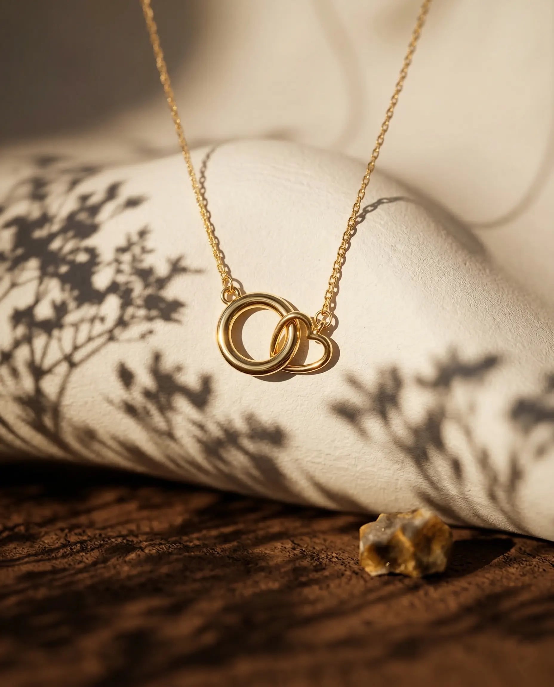 valentina-interlocking-circles-necklace-925-silver-gold-vermeil, elegant-minimalist-double-hoop-jewelry-luxury, high-quality-tarnish-free-connection-pendant, senya-jewelry-best-seller-valentina