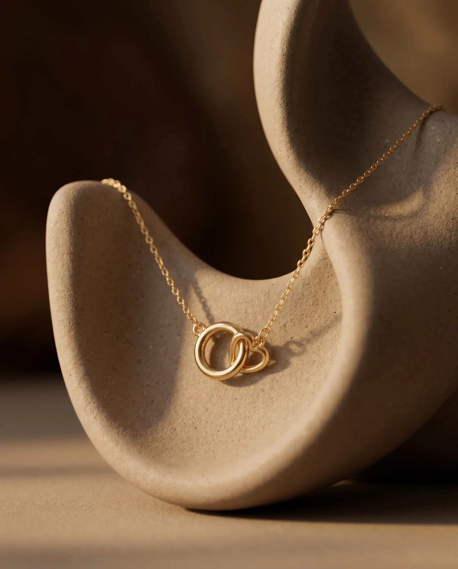 valentina-interlocking-circles-necklace-925-silver-gold-vermeil, elegant-minimalist-double-hoop-jewelry-luxury, high-quality-tarnish-free-connection-pendant, senya-jewelry-best-seller-valentina