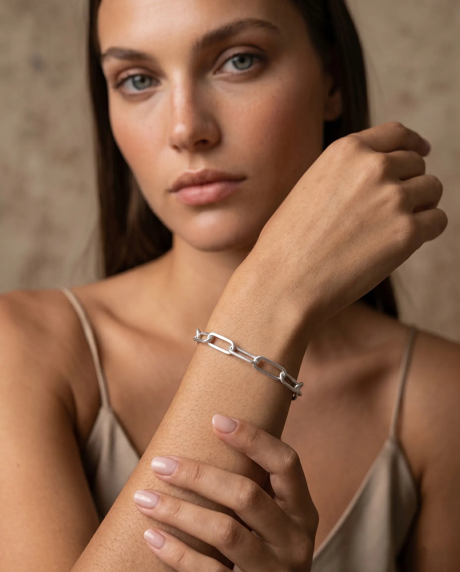 versatile-daily-wear-gold-blaire-statement-bracelet, effortless-high-end-link-jewelry-style, minimalist-accessories-for-refined-look, classy-316l-steel-chain-bracelet-lifestyle, senya-jewelry-blaire-collection