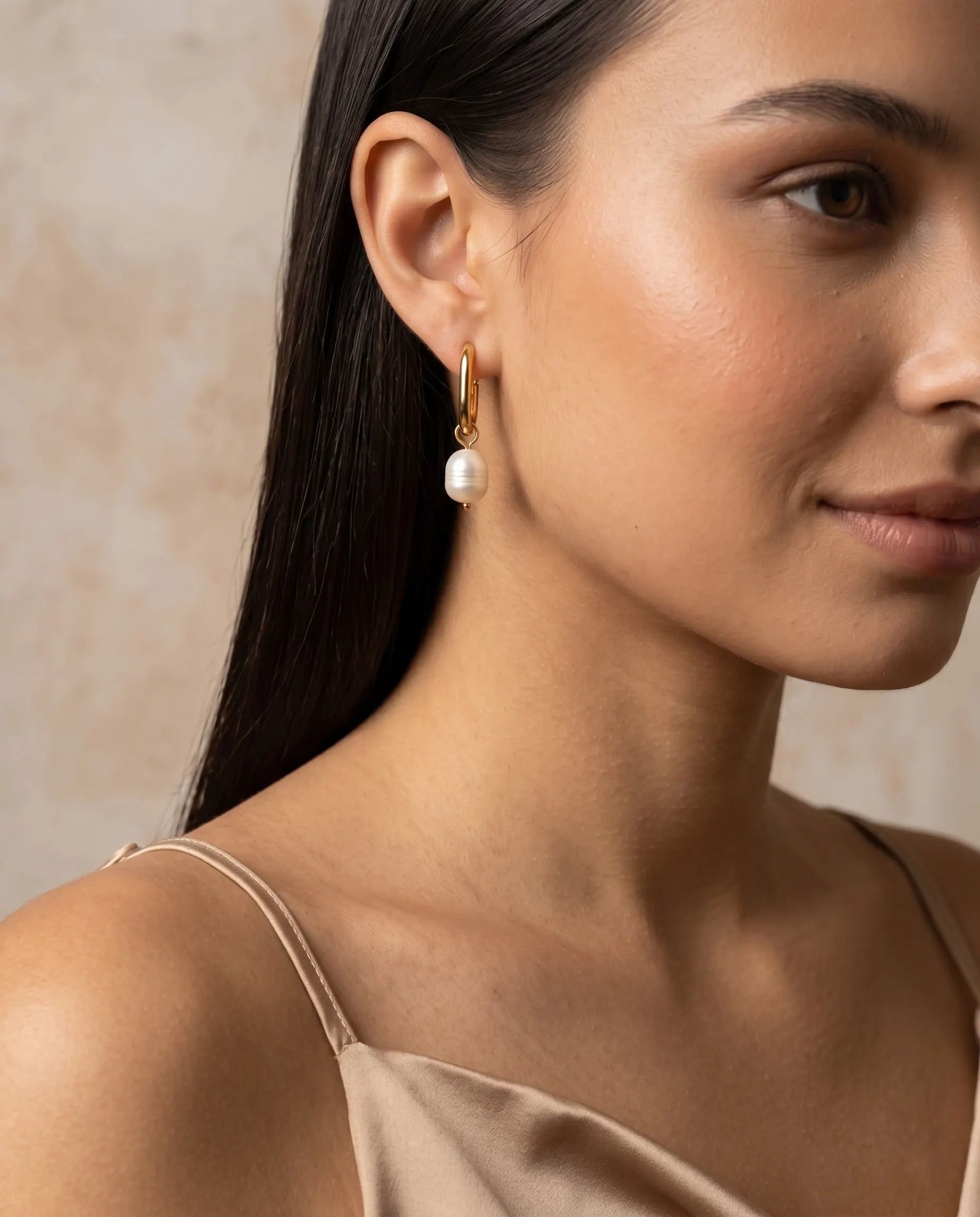 versatile-daily-wear-gold-pearly-drops, effortless-feminine-jewelry-style, minimalist-accessories-for-refined-look, classy-gold-pvd-pearl-earrings-lifestyle, senya-jewelry-pearly-collection