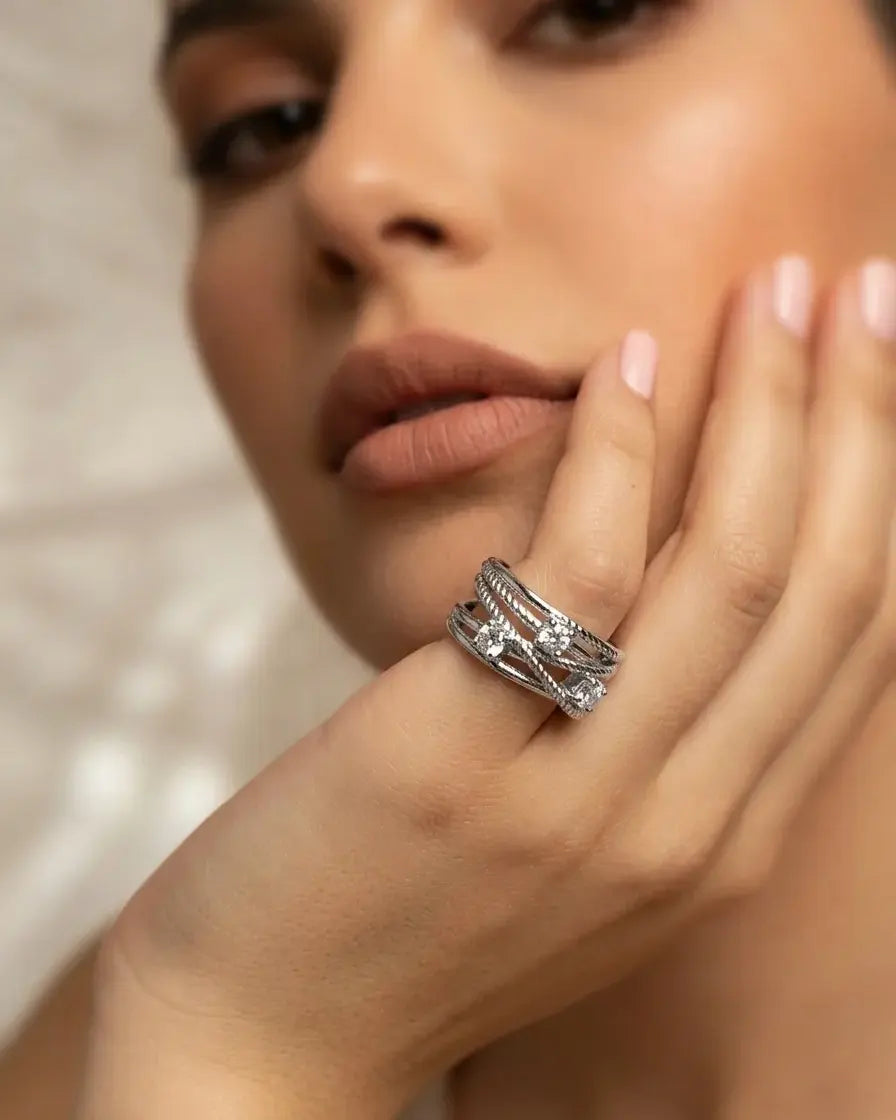 versatile-daily-wear-gold-titania-statement-ring_effortless-high-end-knot-jewelry-style_minimalist-accessories-for-refined-look_classy-925-silver-pave-ring-lifestyle_senya-jewelry-titania-collection