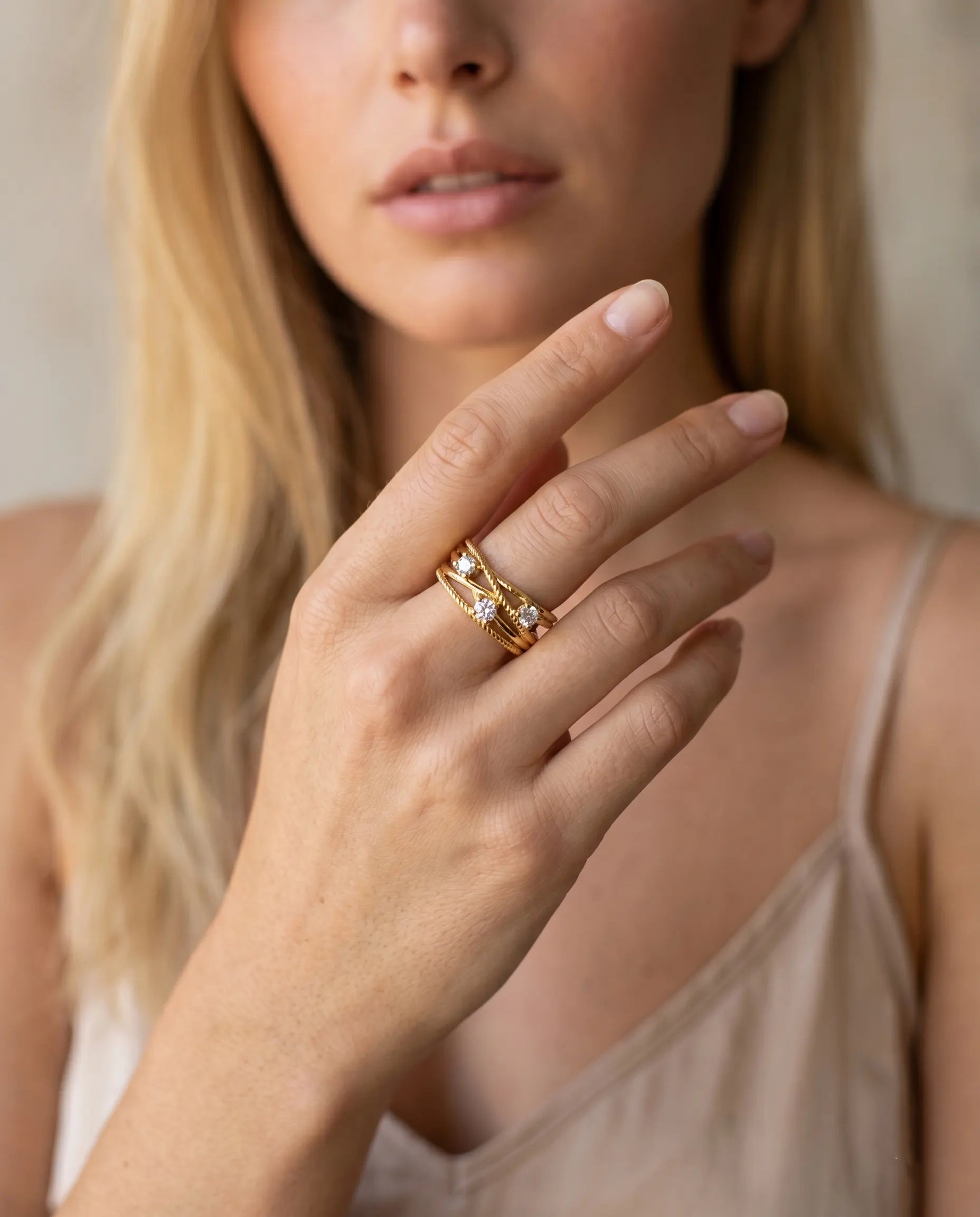 versatile-daily-wear-gold-titania-statement-ring_effortless-high-end-knot-jewelry-style_minimalist-accessories-for-refined-look_classy-925-silver-pave-ring-lifestyle_senya-jewelry-titania-collection