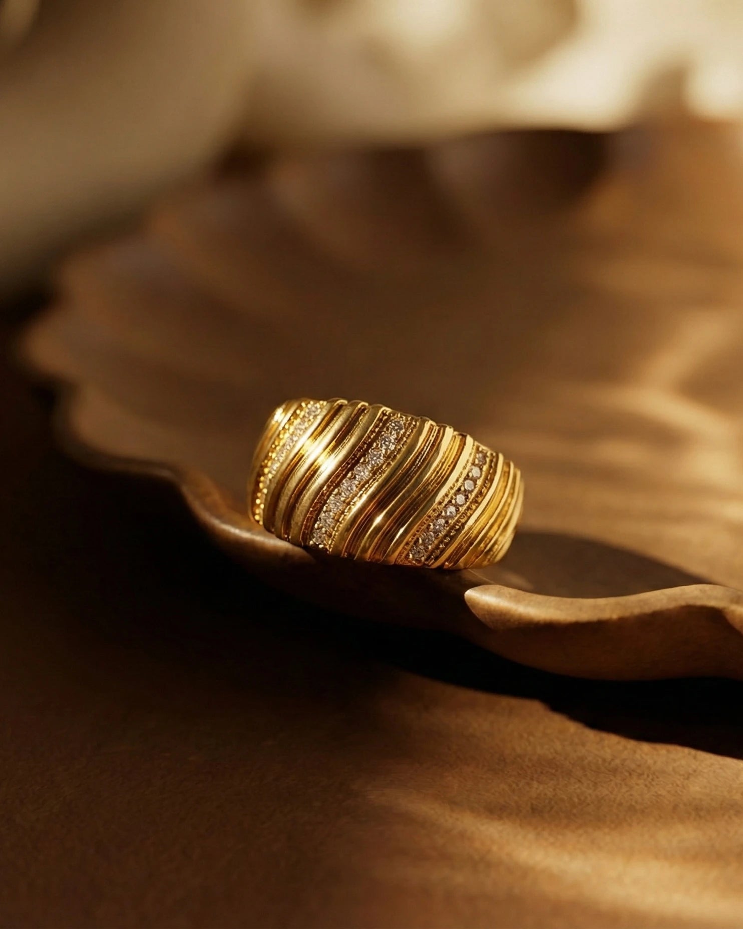 timeless-bold-aesthetic-textured-ring-modern, 18k-gold-pvd-finish-detail-kenza-ring, gift-ideas-for-women-statement-jewelry, luxury-boutique-jewelry-netherlands, artistic-jewelry-flatlay-photography