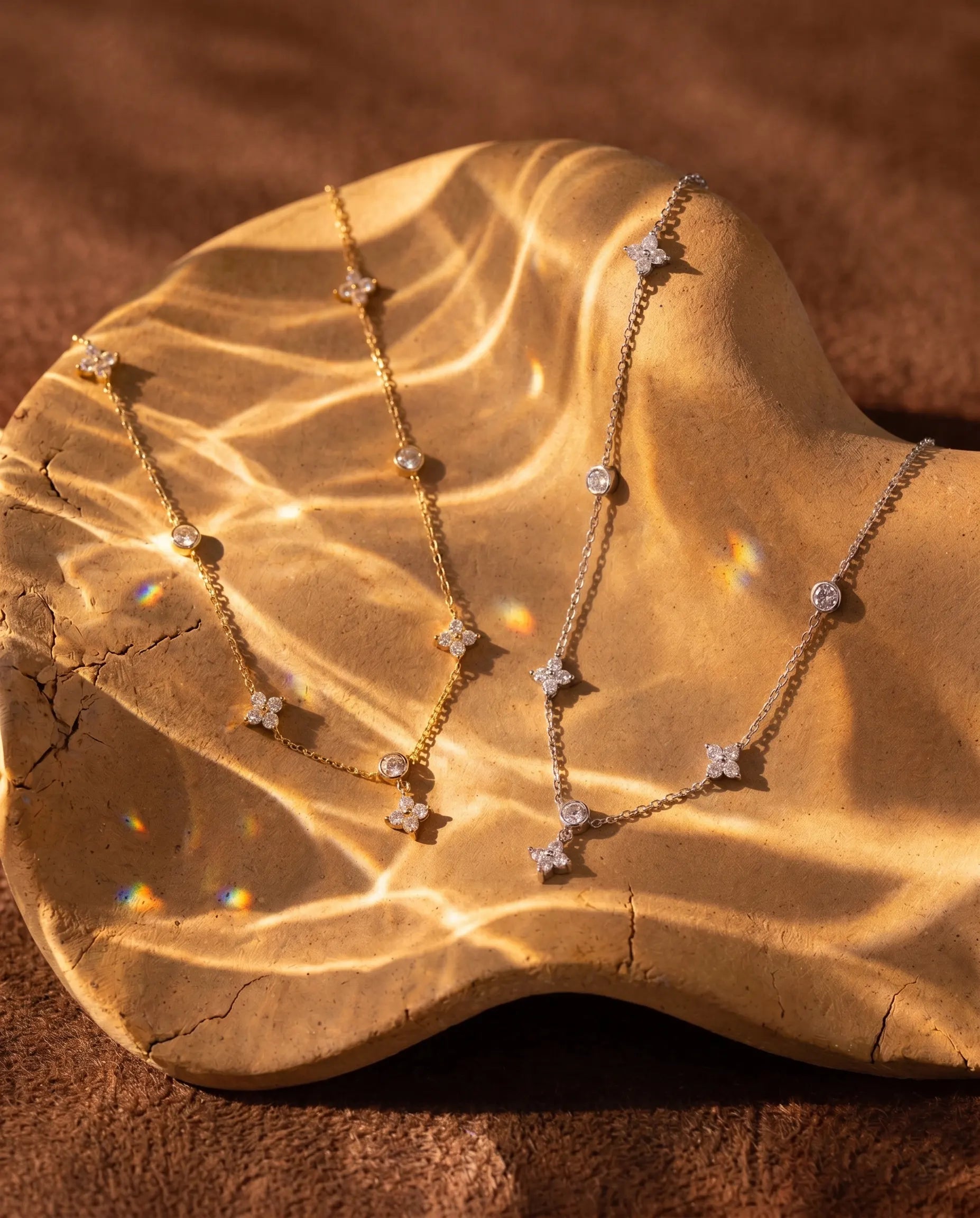 anti-tarnish-925-silver-ornella-necklace-detail, radiant-star-station-shimmer-jewelry, jewelry-for-sensitive-skin-sterling-silver, upscale-jewelry-brand-denmark, modern-classic-celestial-design