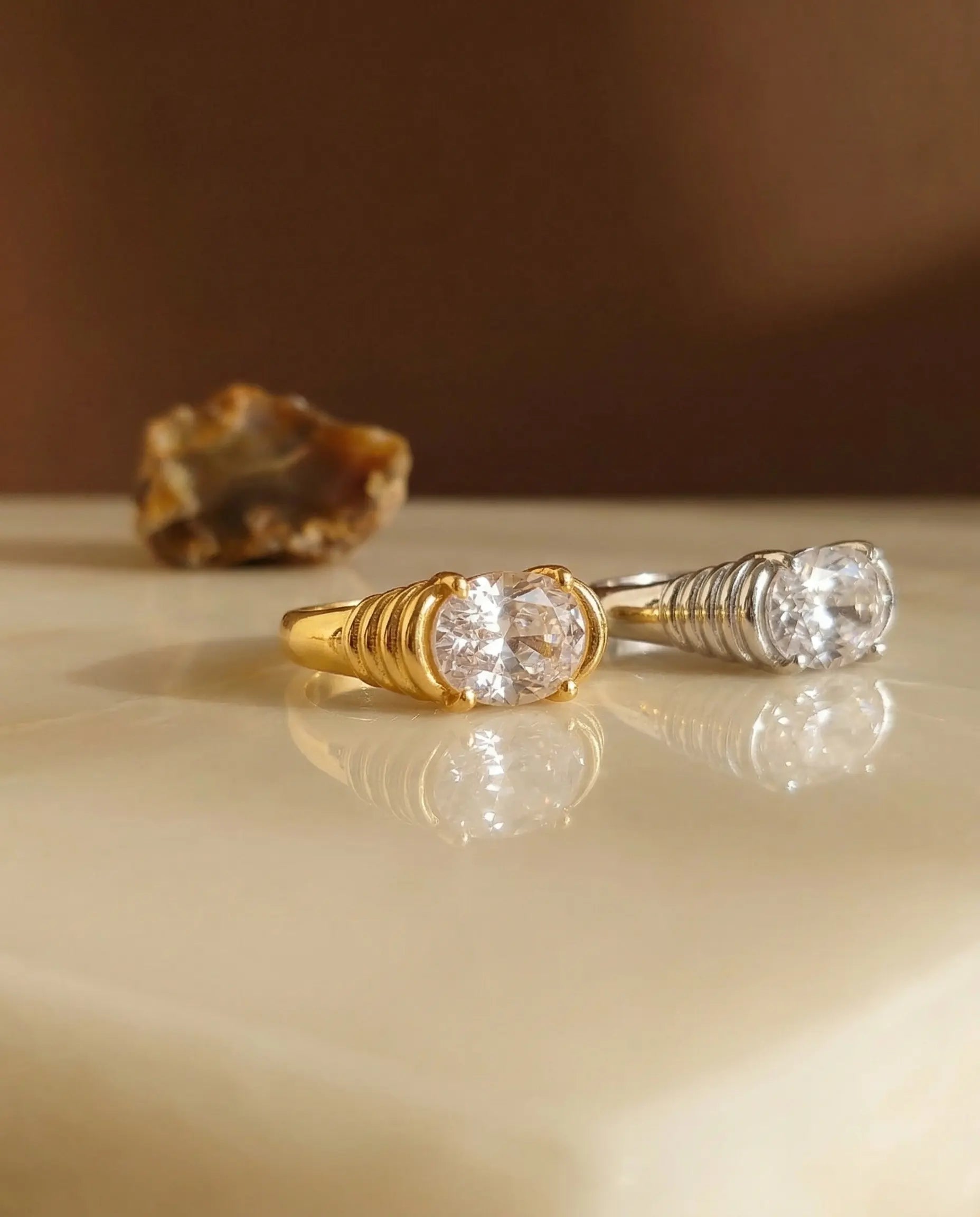 anti-tarnish-925-silver-vilhena-ring-detail, radiant-polished-ribbed-shimmer-jewelry, jewelry-for-sensitive-skin-sterling-silver, upscale-jewelry-brand-denmark, modern-classic-oval-solitaire-design