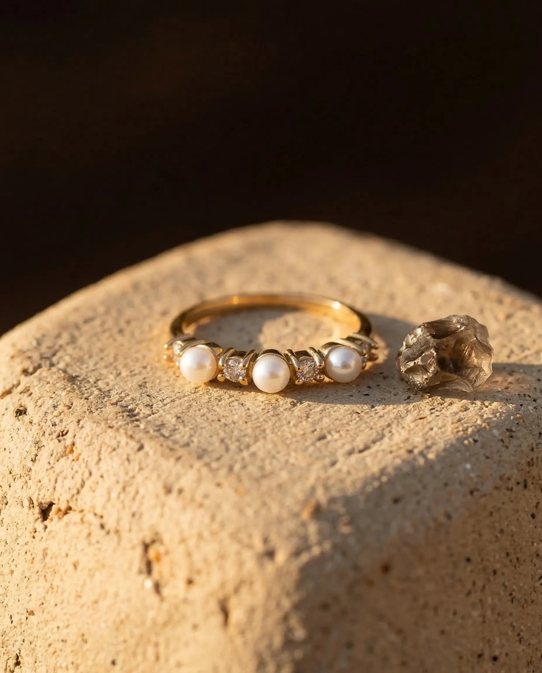 anti-tarnish-gold-plated-barletta-ring-detail, radiant-natural-pearl-shimmer-jewelry, jewelry-for-sensitive-skin-stainless-steel, upscale-jewelry-brand-denmark, modern-classic-pearl-design