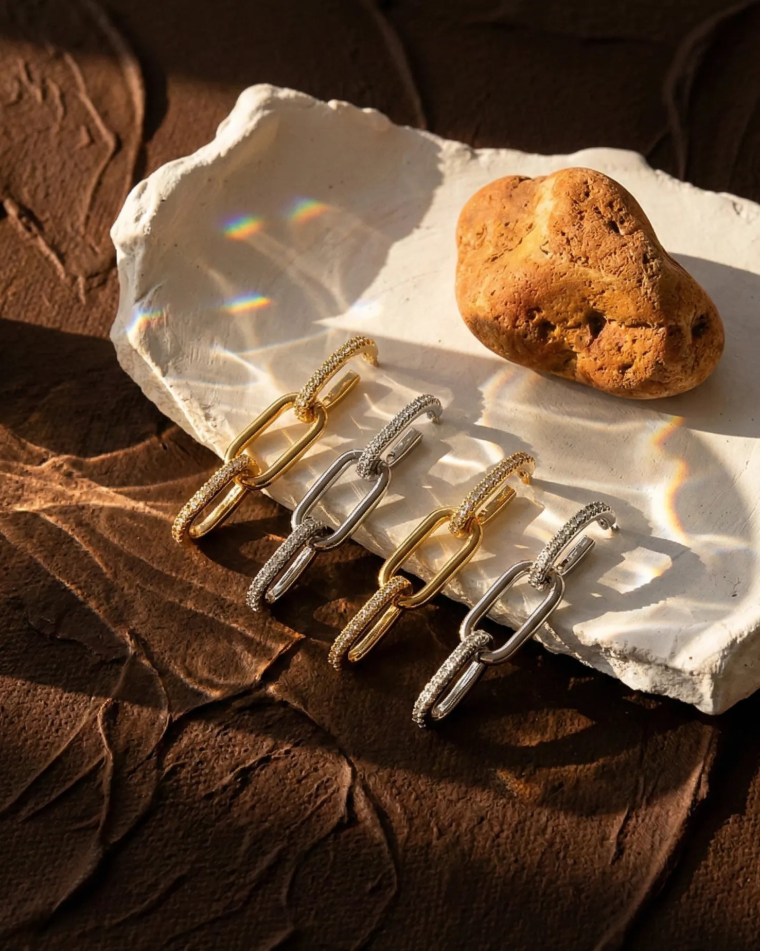 anti-tarnish-gold-plated-link-earrings-detail, paperclip-jewelry-stacking-ideas, jewelry-for-sensitive-skin-925-silver, upscale-jewelry-brand-denmark, modern-classic-rectangular-link-design