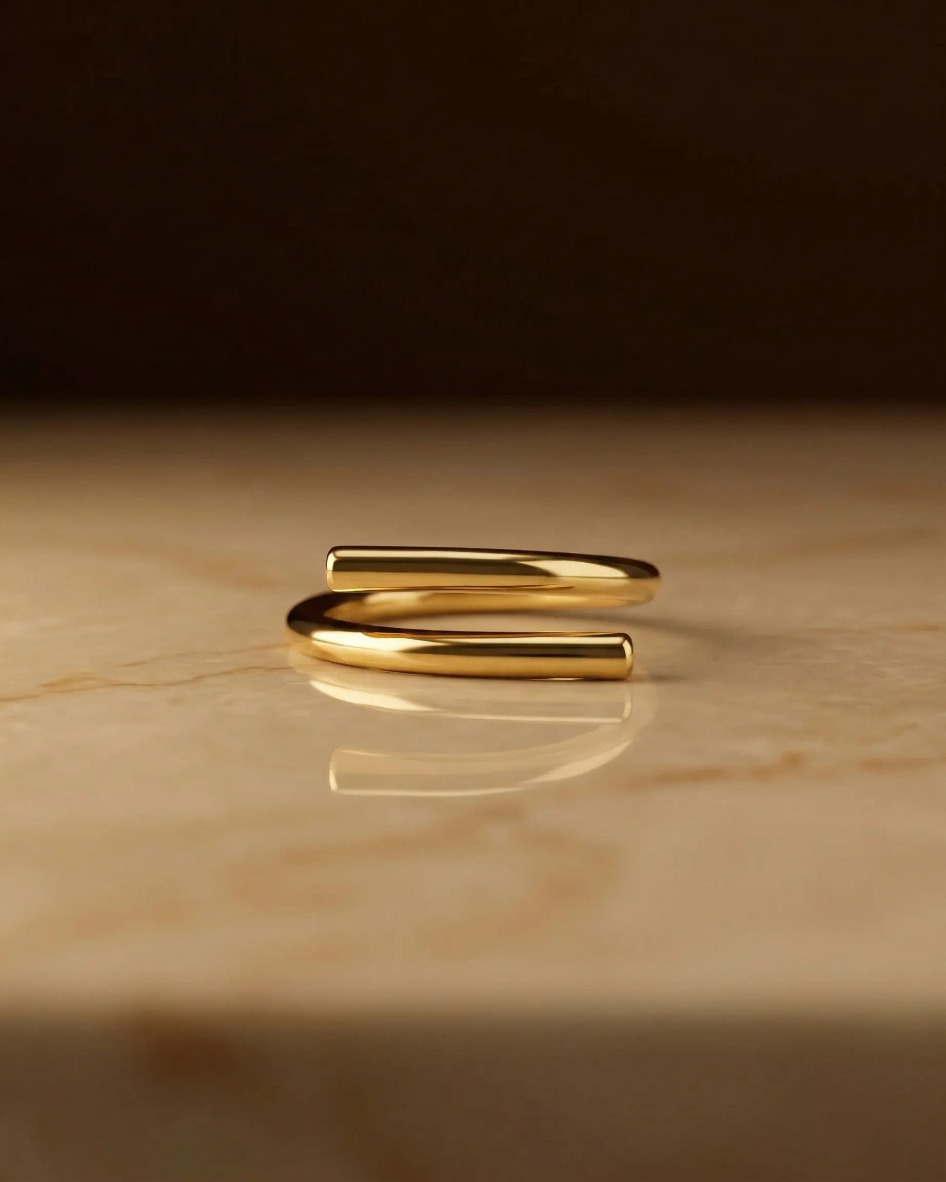 anti-tarnish-gold-plated-peaceful-ring-detail, radiant-silver-shimmer-jewelry-stacking, jewelry-for-sensitive-skin-925-silver, upscale-jewelry-brand-denmark, modern-classic-open-design