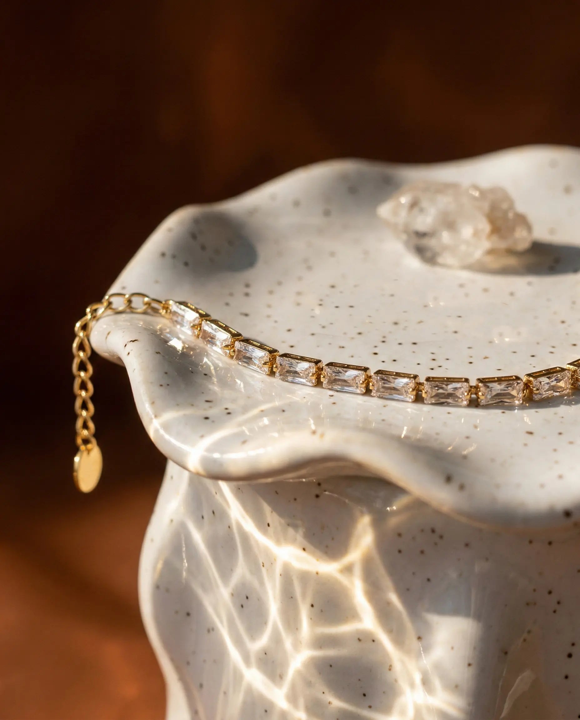 anti-tarnish-gold-pvd-bracelet-detail, dainty-crystal-stacking-ideas-jewelry, jewelry-for-sensitive-skin-316L-steel, upscale-jewelry-brand-denmark, modern-classic-bracelet-design