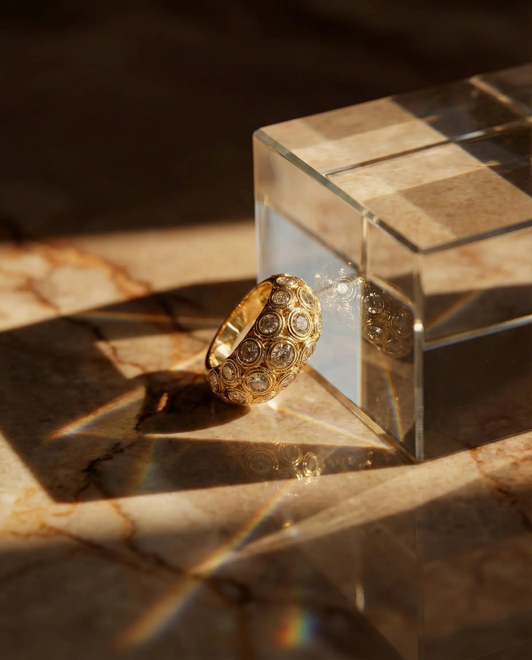 anti-tarnish-gold-pvd-calytrix-ring-detail, radiant-crystal-halo-shimmer-jewelry, jewelry-for-sensitive-skin-316l-steel, upscale-jewelry-brand-denmark, modern-classic-oval-solitaire-design