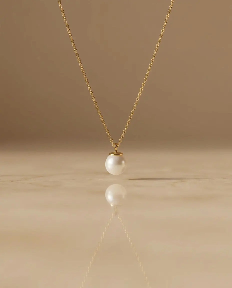 anti-tarnish-gold-vermeil-noble-necklace-detail_radiant-organic-pearl-shimmer-jewelry_jewelry-for-sensitive-skin-sterling-silver_upscale-jewelry-brand-denmark_modern-classic-pearl-design